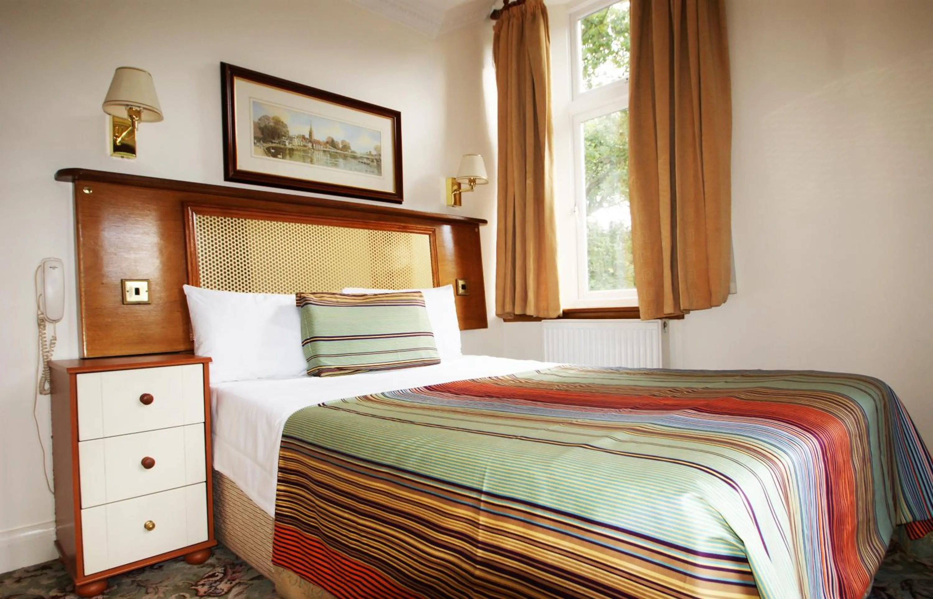 Photo of the whole room, Bed in Abbey Court Hotel - Hyde Park