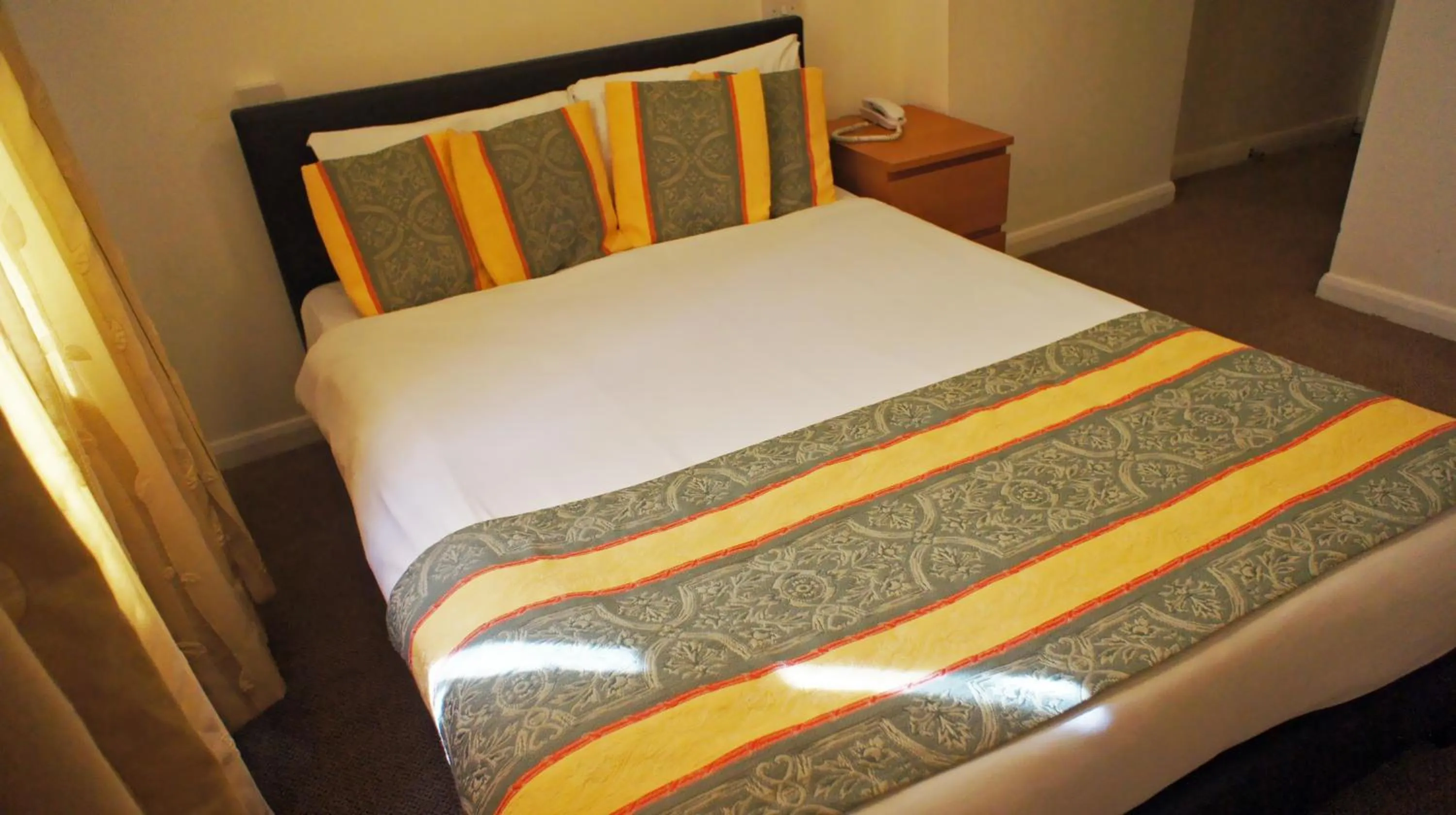 Photo of the whole room, Bed in Abbey Court Hotel - Hyde Park