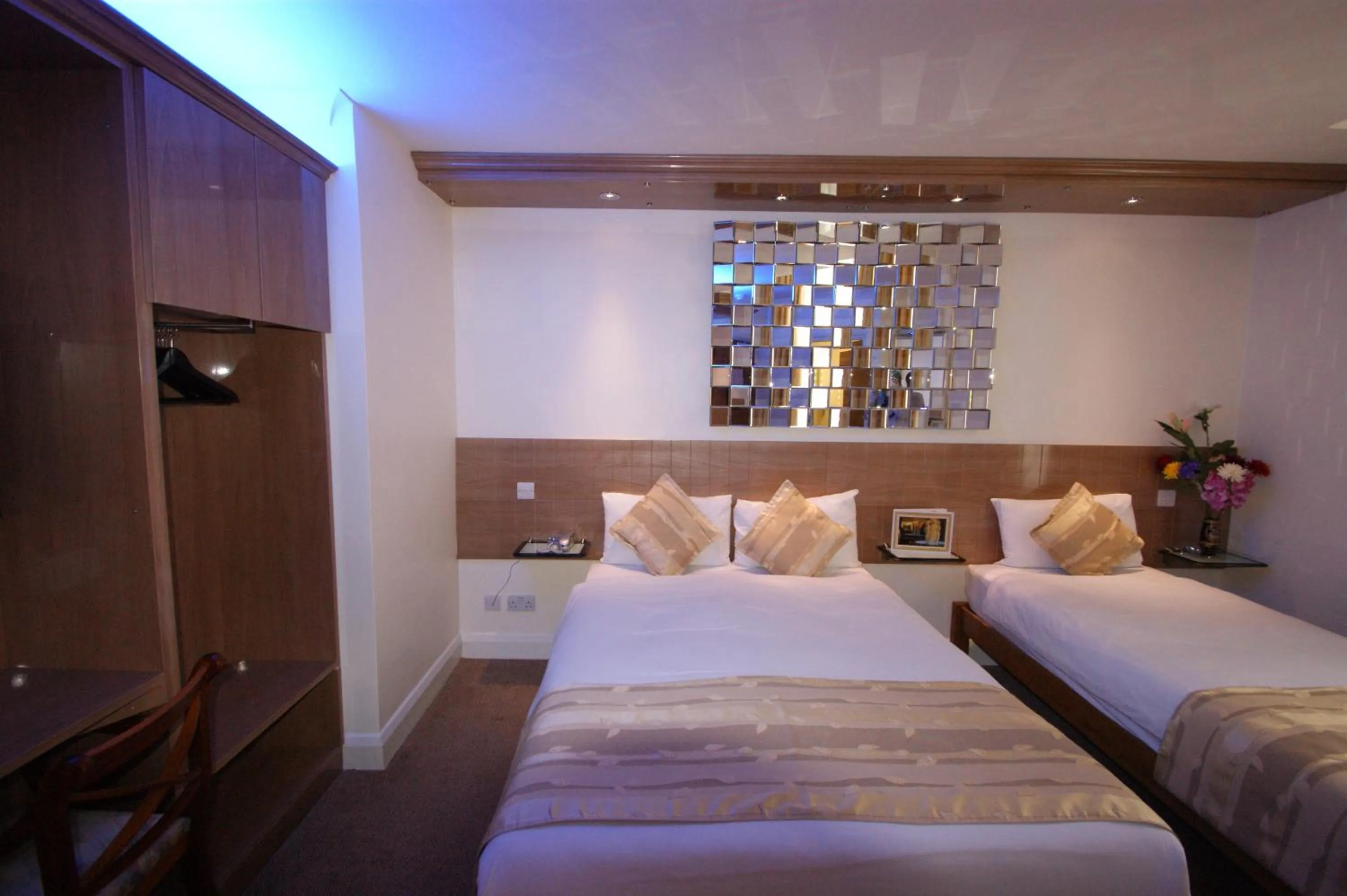 Bed in Abbey Court Hotel - Hyde Park