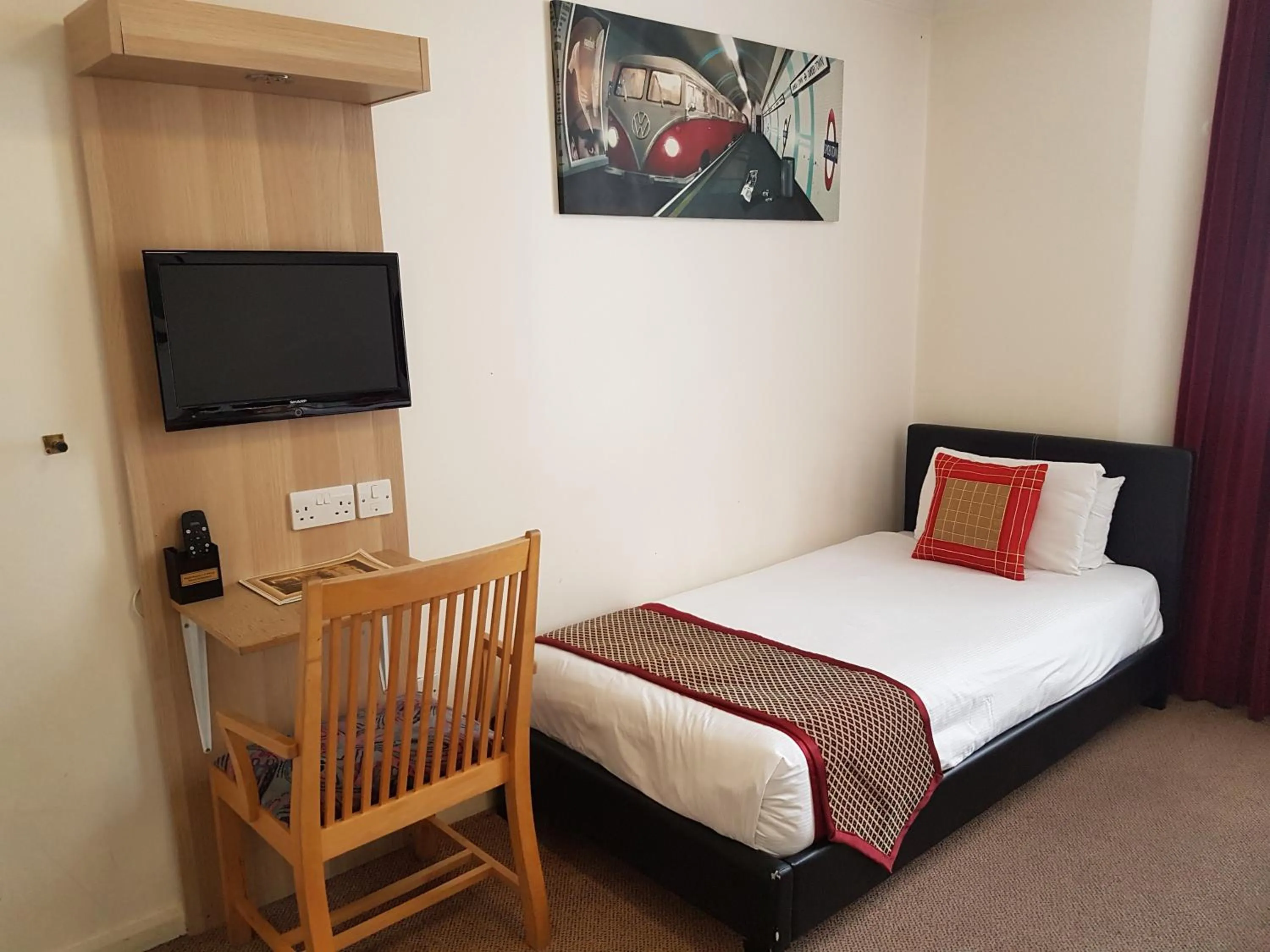 Bed in Abbey Court Hotel - Hyde Park