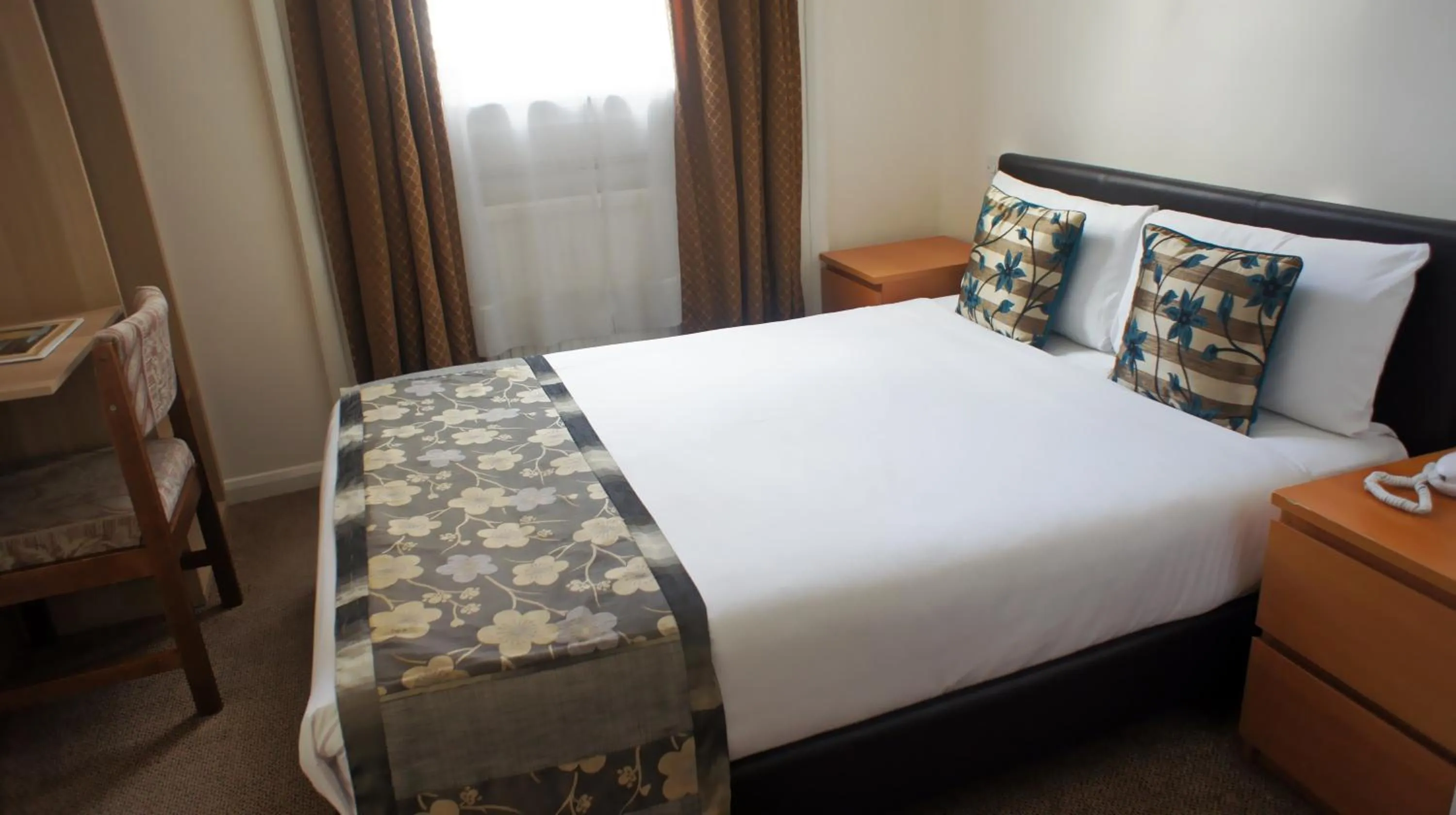 Photo of the whole room, Bed in Abbey Court Hotel - Hyde Park