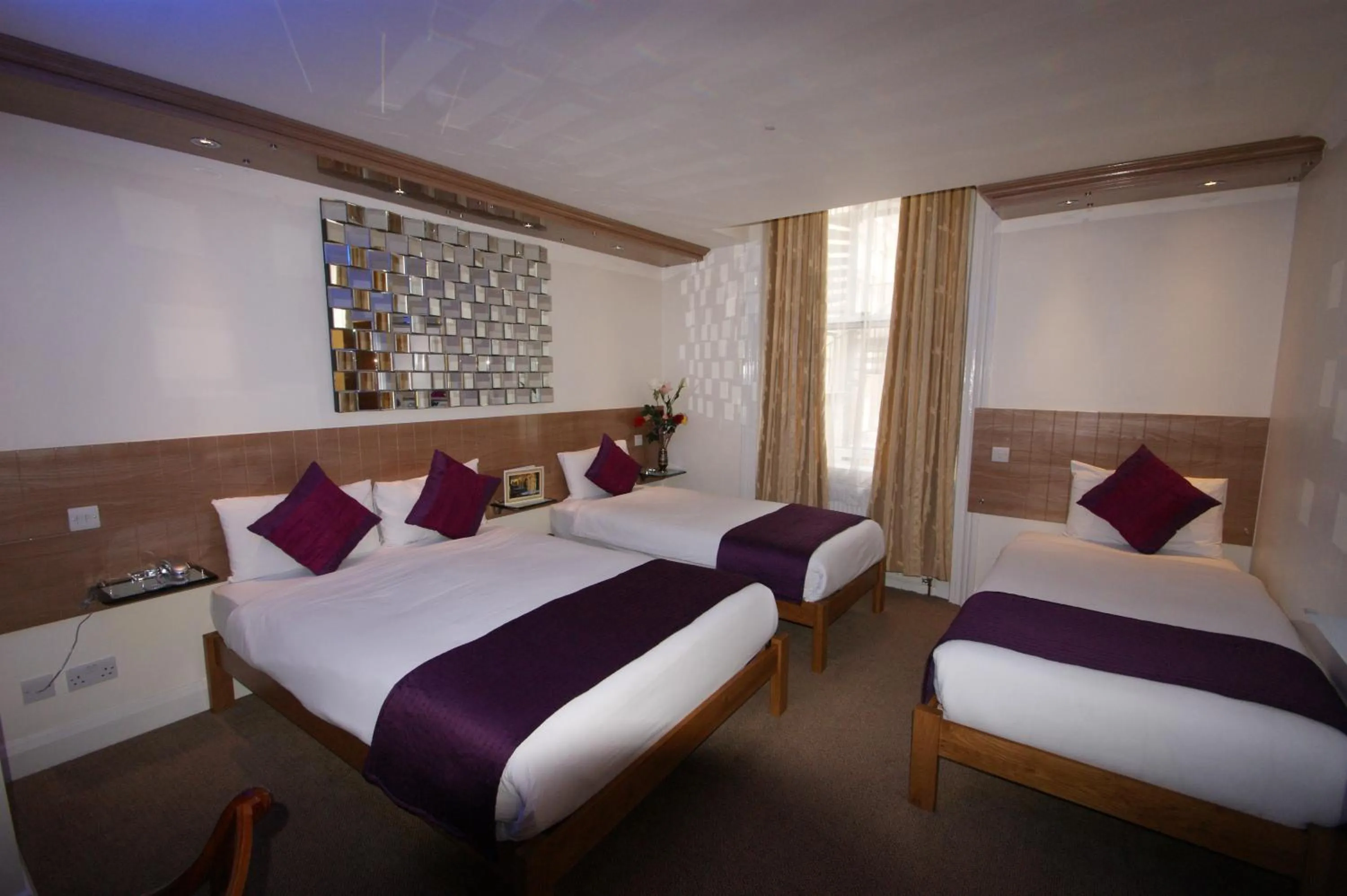 Photo of the whole room, Bed in Abbey Court Hotel - Hyde Park