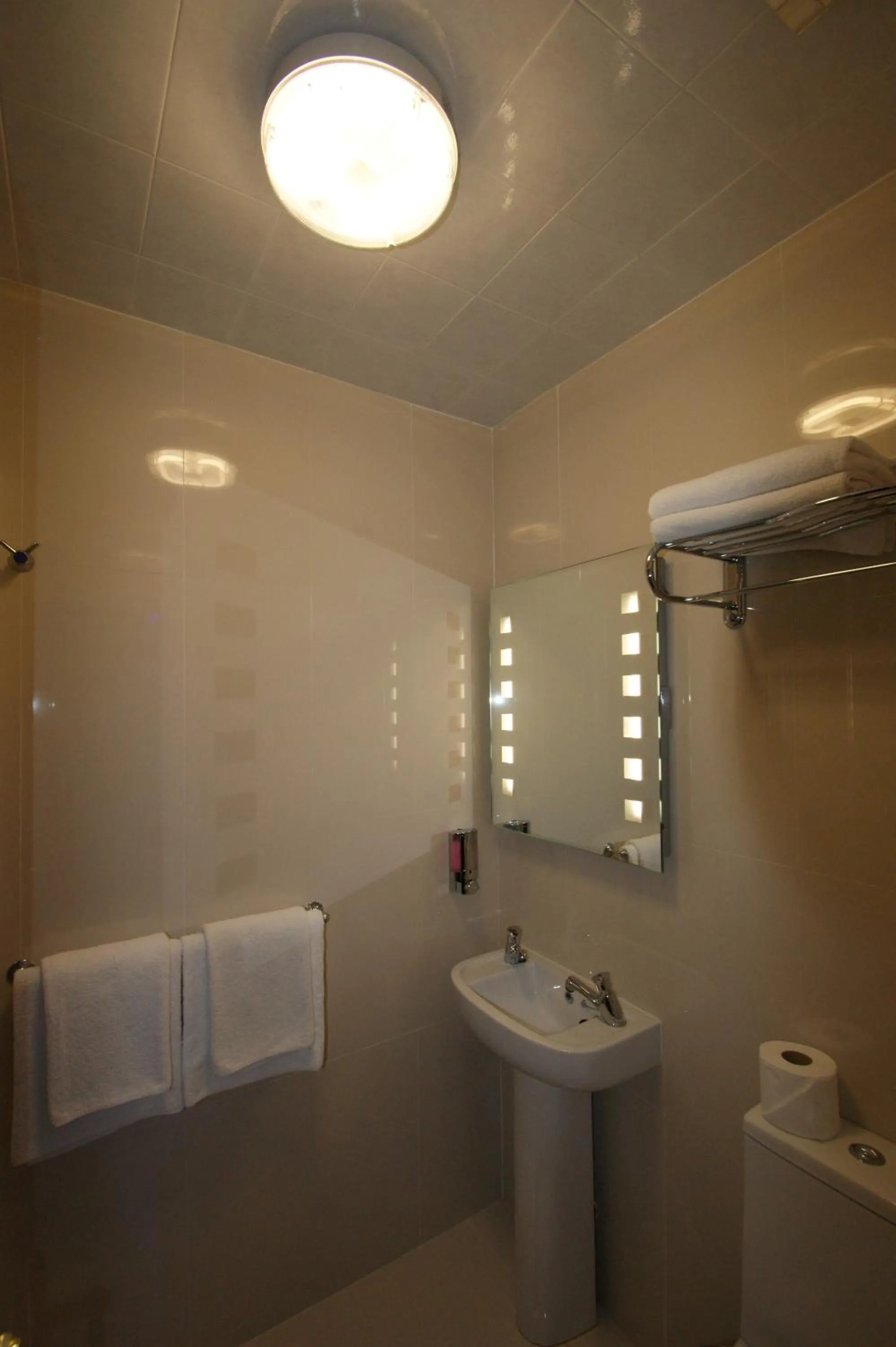 Bathroom in Abbey Court Hotel - Hyde Park