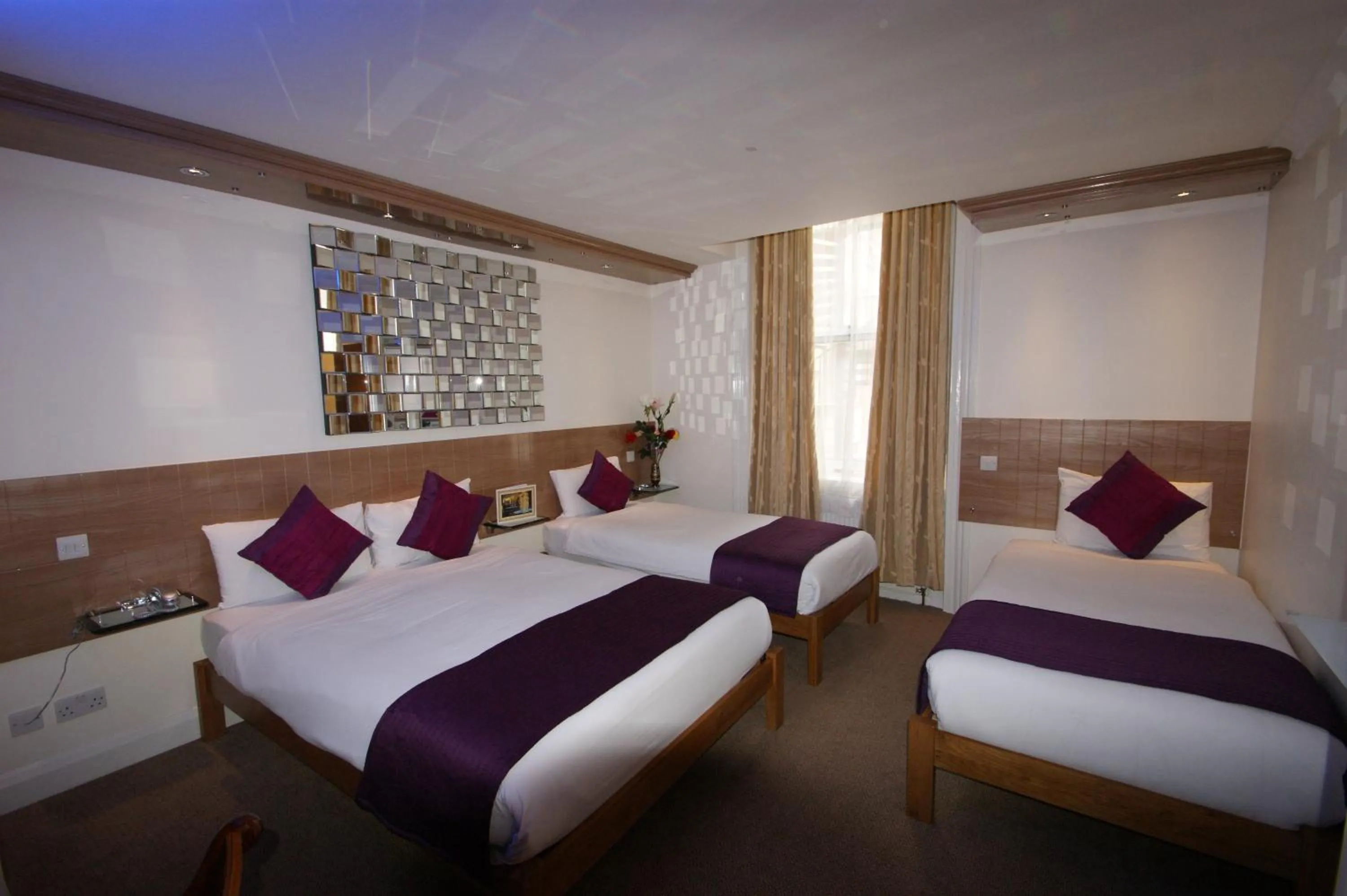 Bed in Abbey Court Hotel - Hyde Park