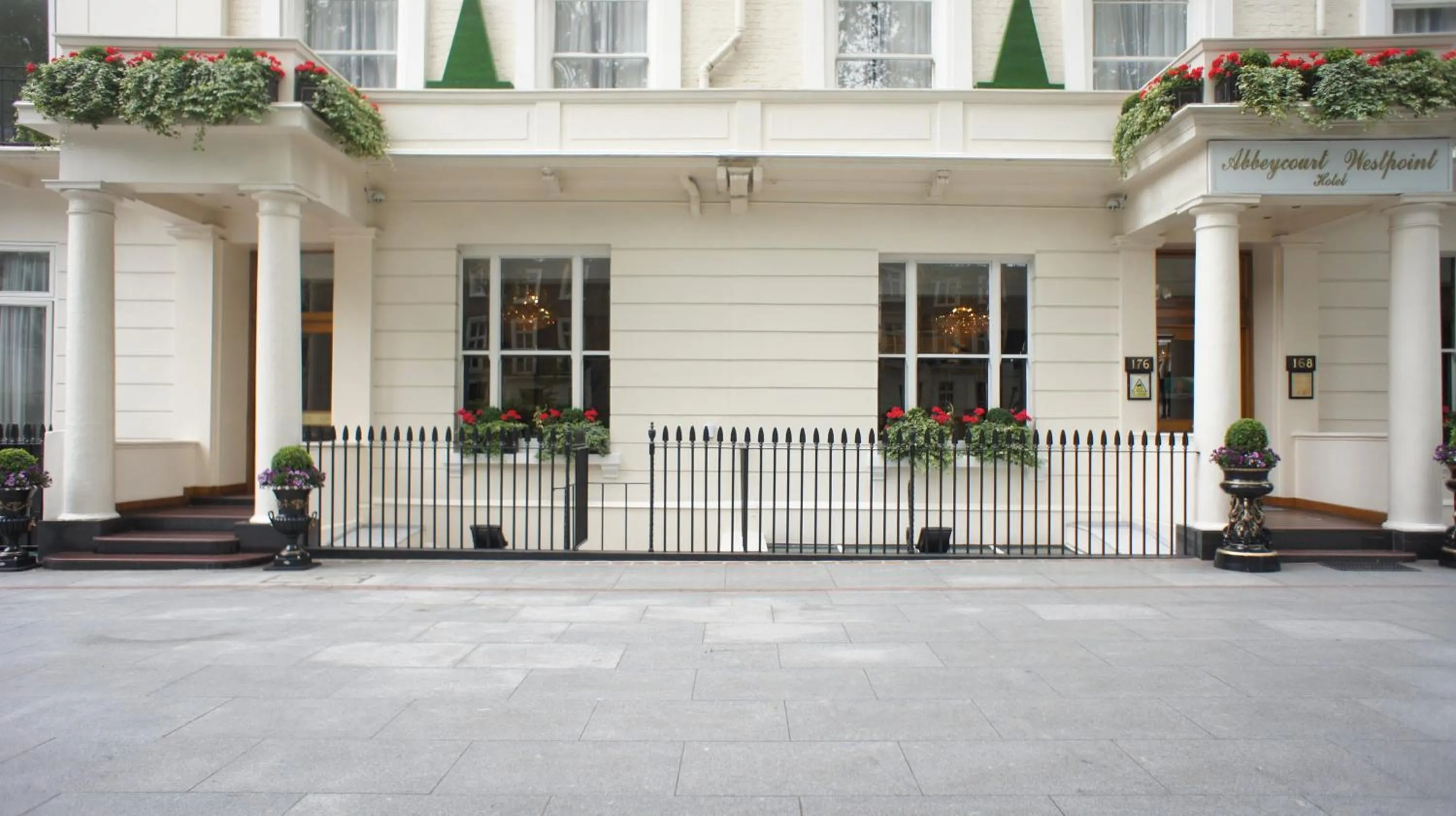 Facade/entrance in Abbey Court Hotel - Hyde Park