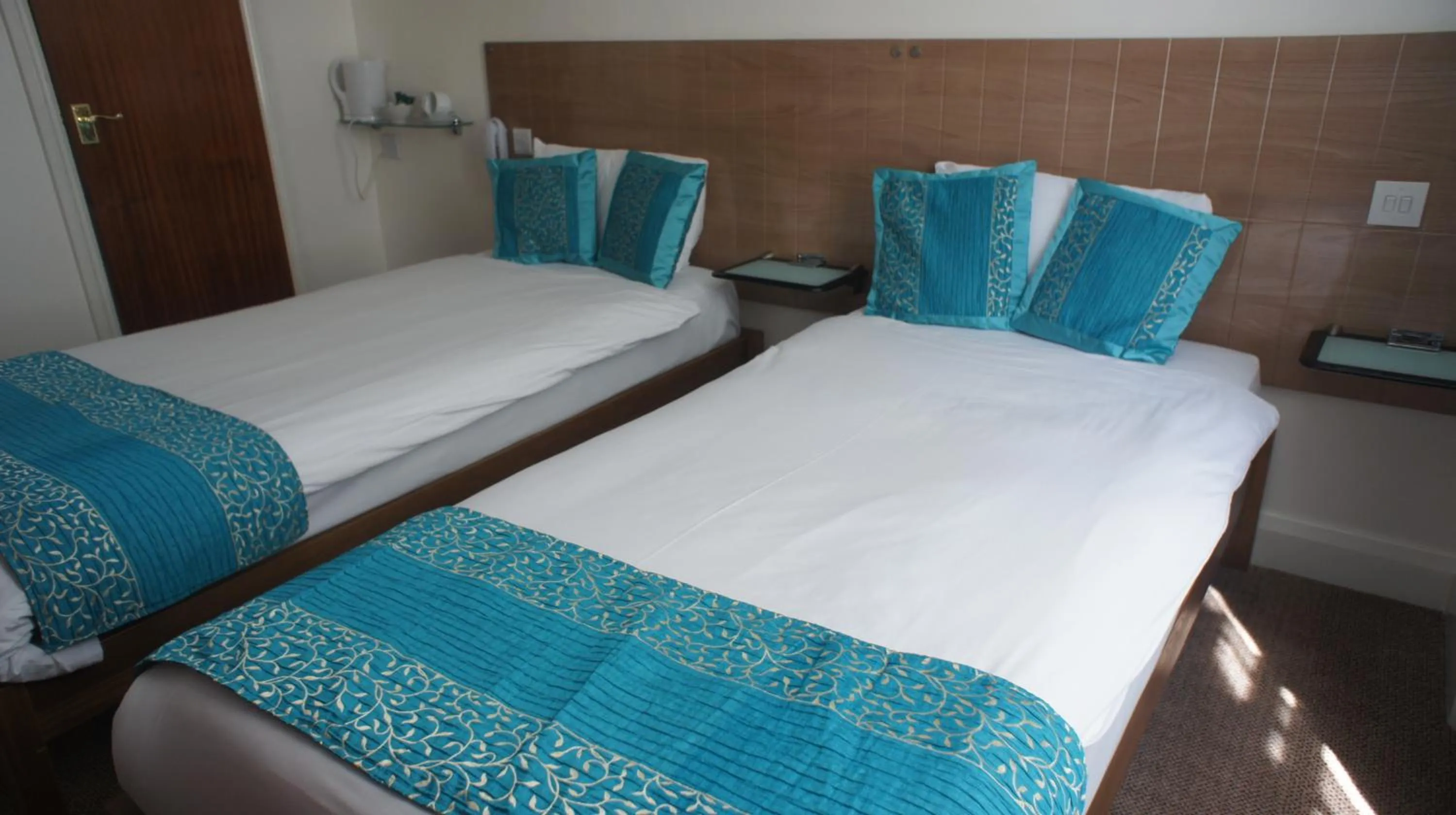 Bed in Abbey Court Hotel - Hyde Park