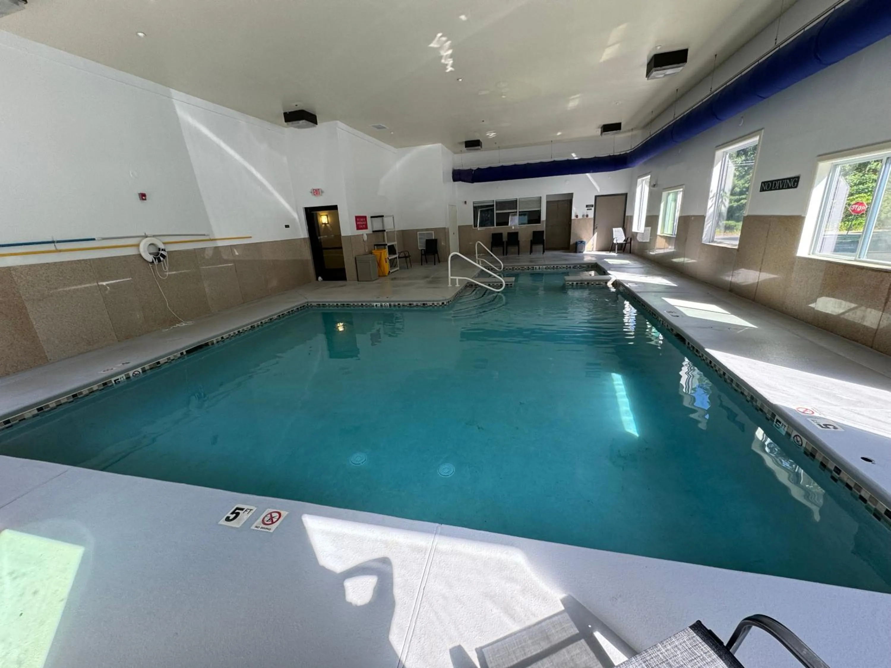 Swimming pool in Country Suites Absecon-Atlantic City, NJ