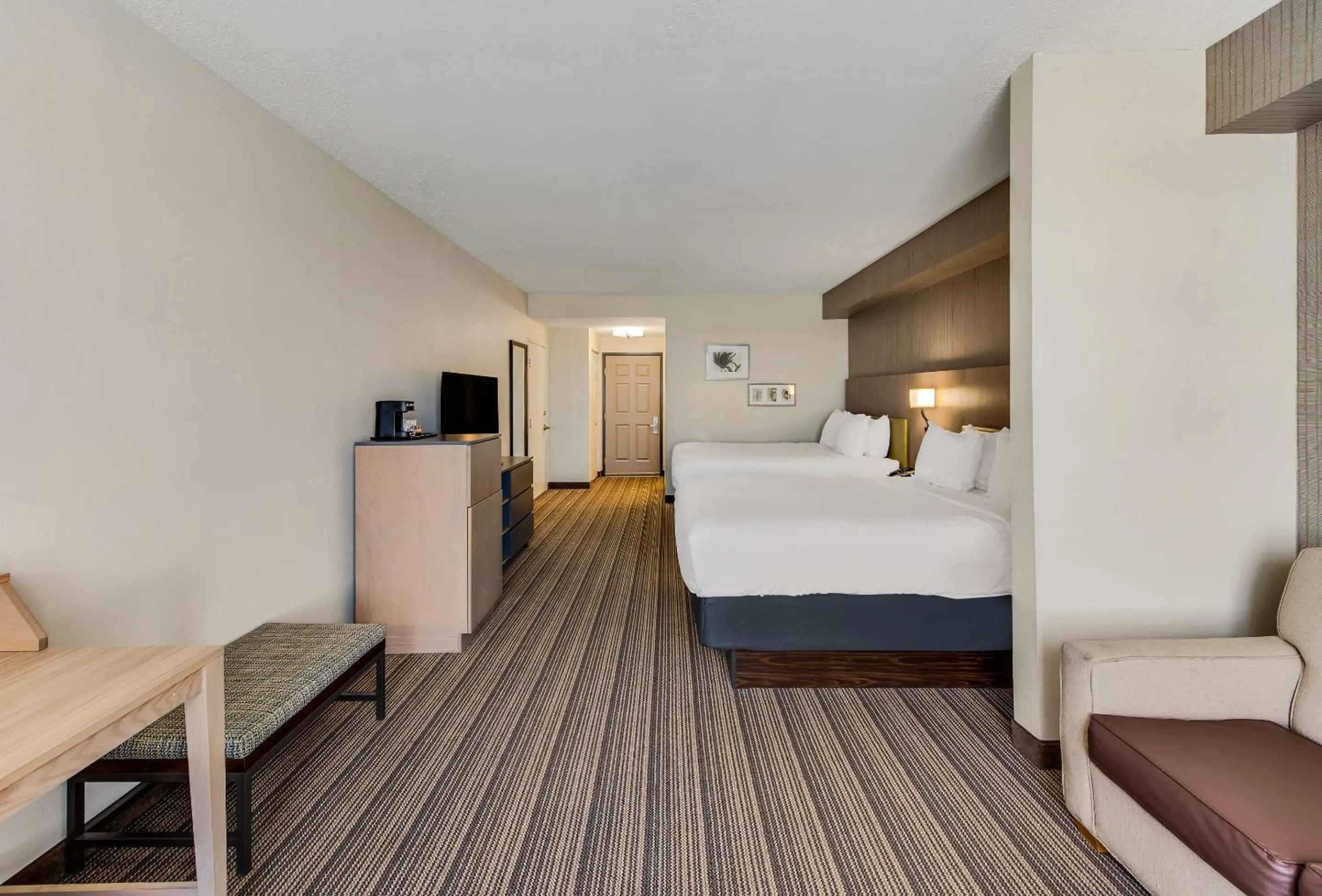 Bedroom, Bed in Country Inn & Suites by Radisson, Findlay, OH