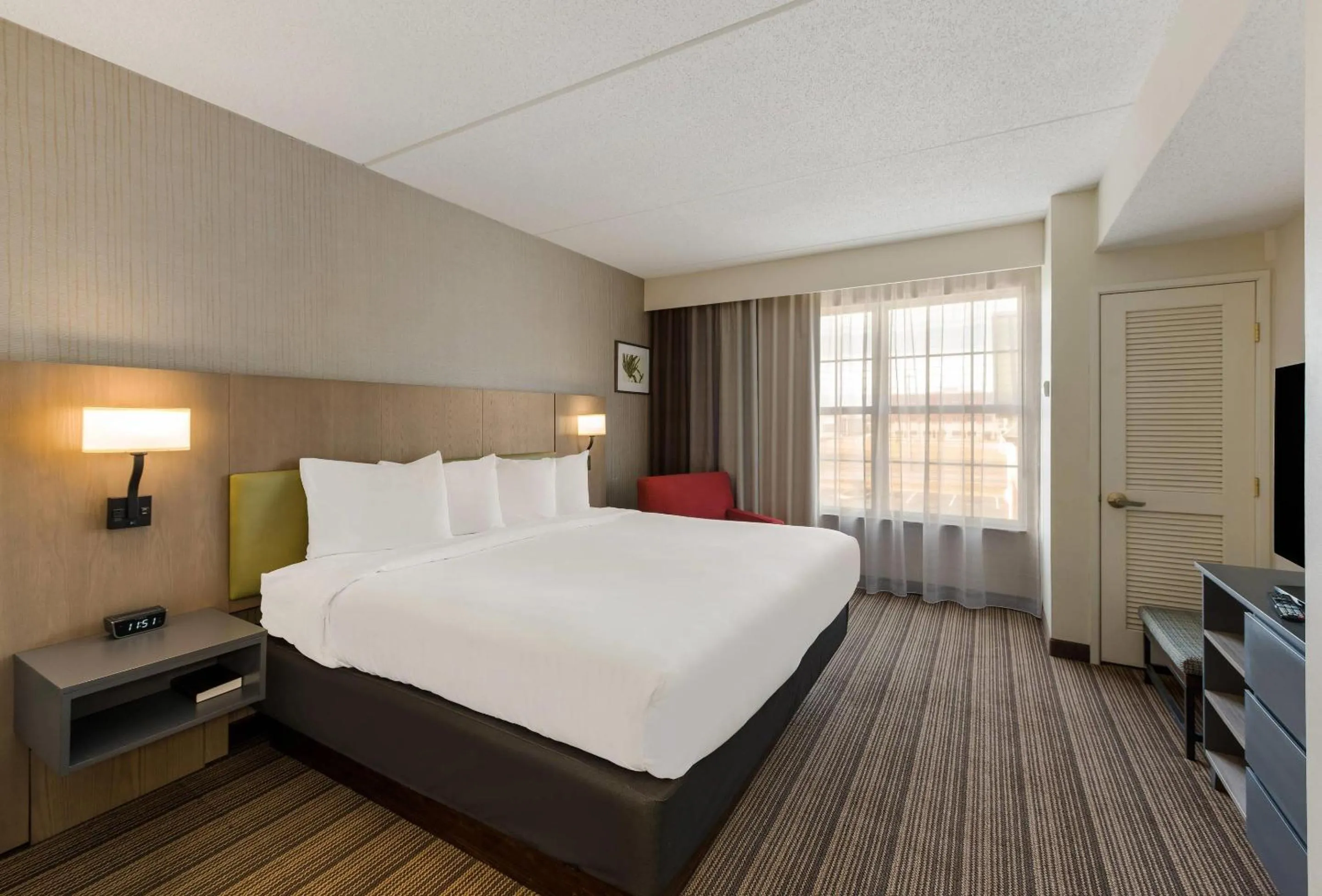 Bedroom, Bed in Country Inn & Suites by Radisson, Findlay, OH