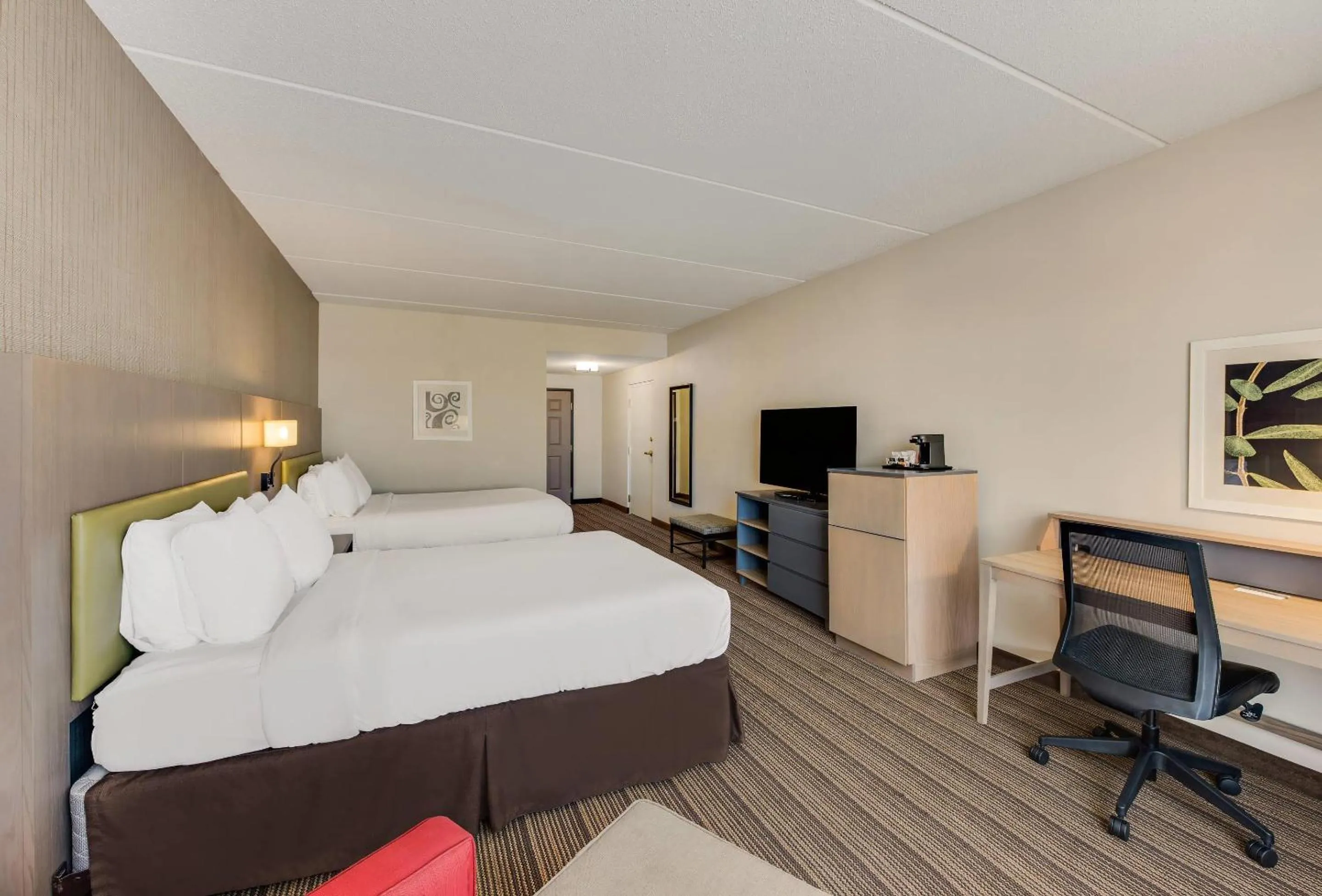 Bedroom, Bed in Country Inn & Suites by Radisson, Findlay, OH