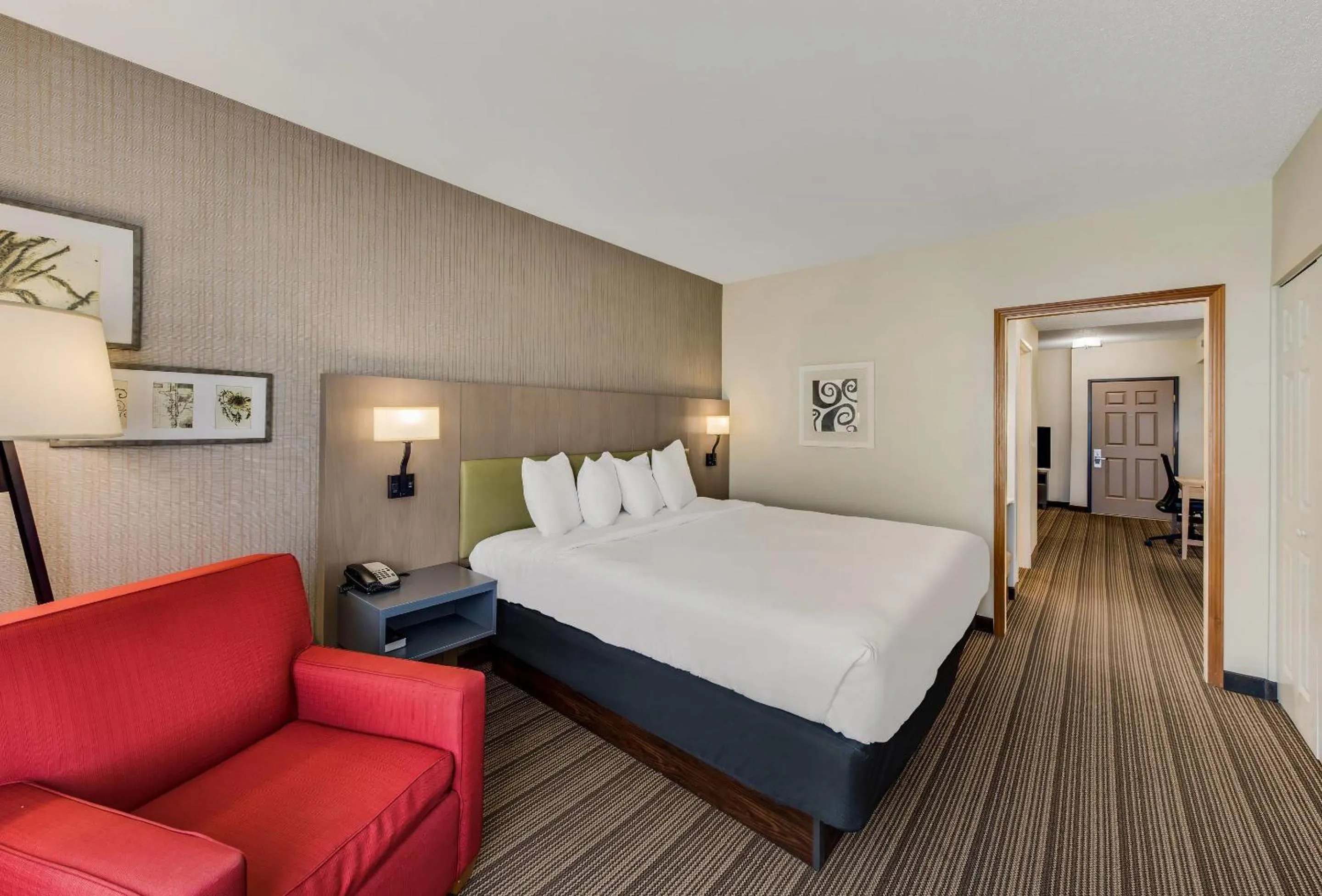 Bedroom, Bed in Country Inn & Suites by Radisson, Findlay, OH