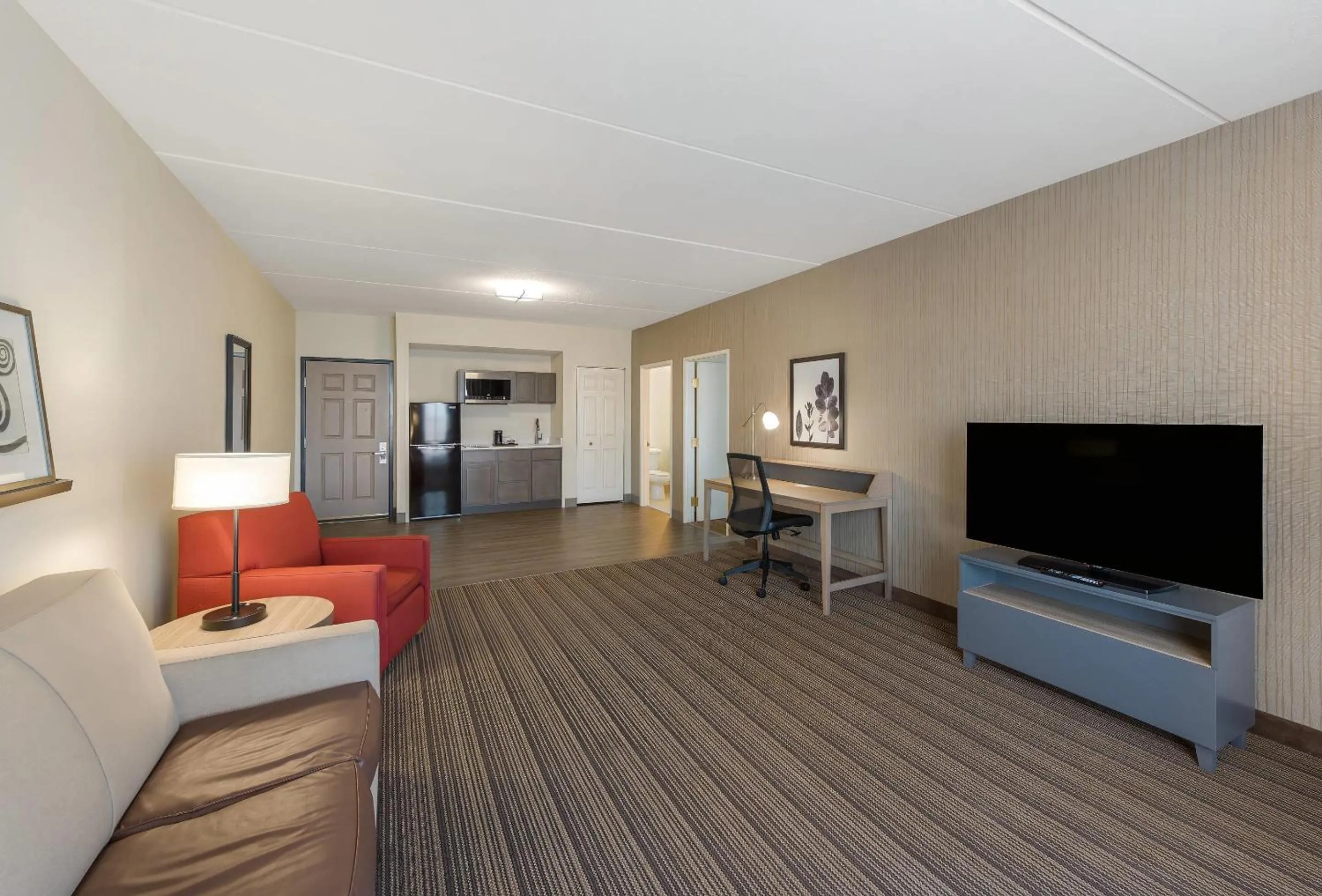 Kitchen or kitchenette in Country Inn & Suites by Radisson, Findlay, OH