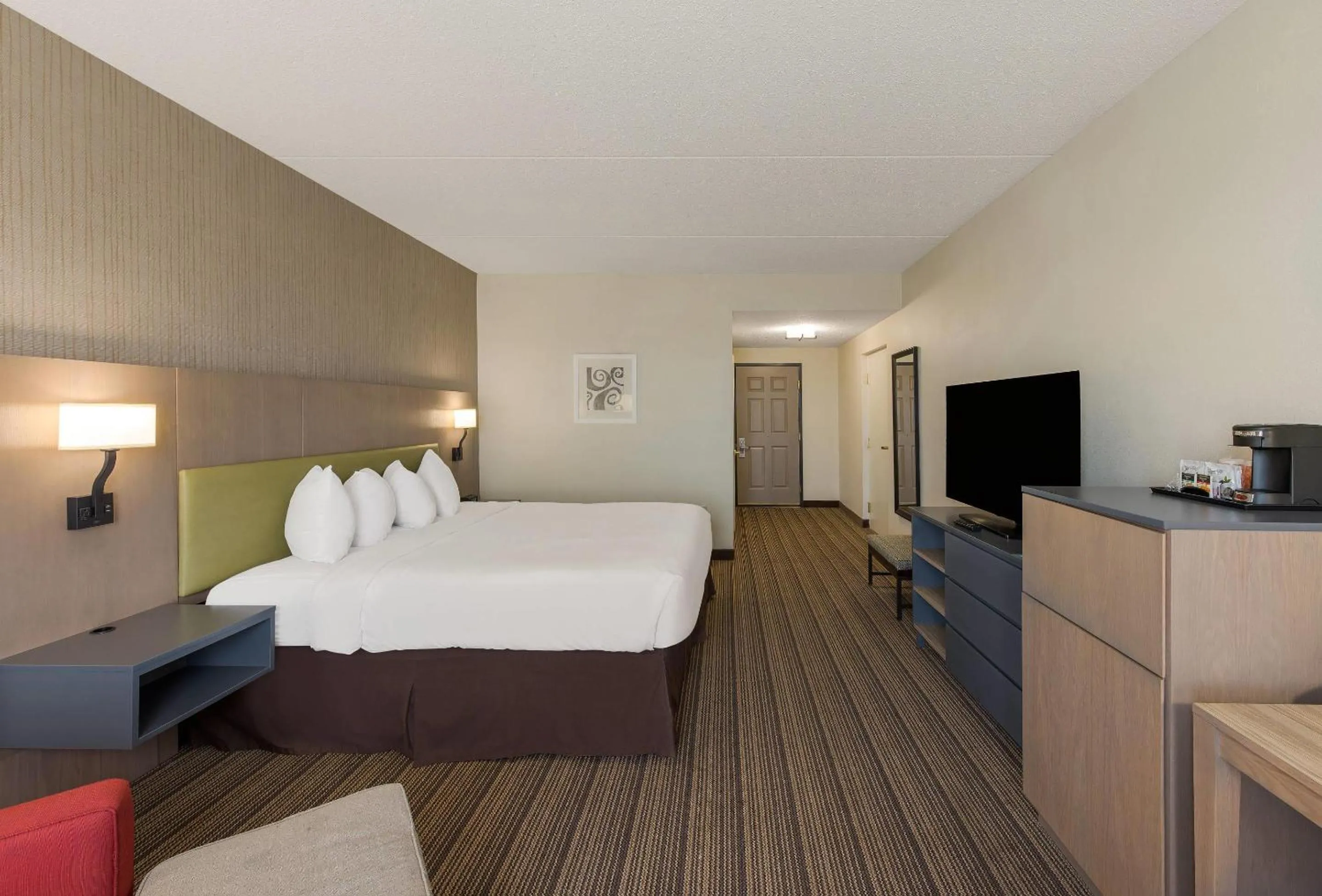 Bedroom, Bed in Country Inn & Suites by Radisson, Findlay, OH