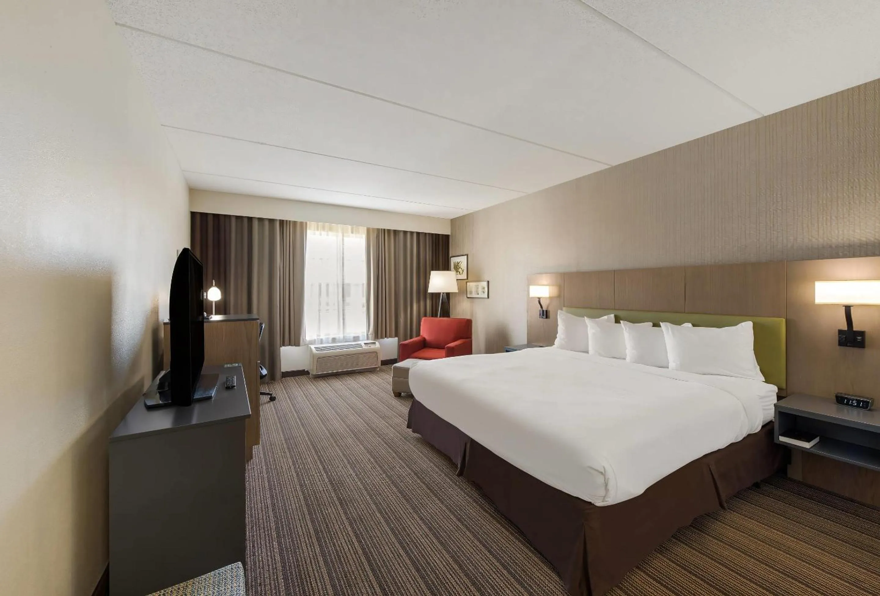 Bedroom, Bed in Country Inn & Suites by Radisson, Findlay, OH