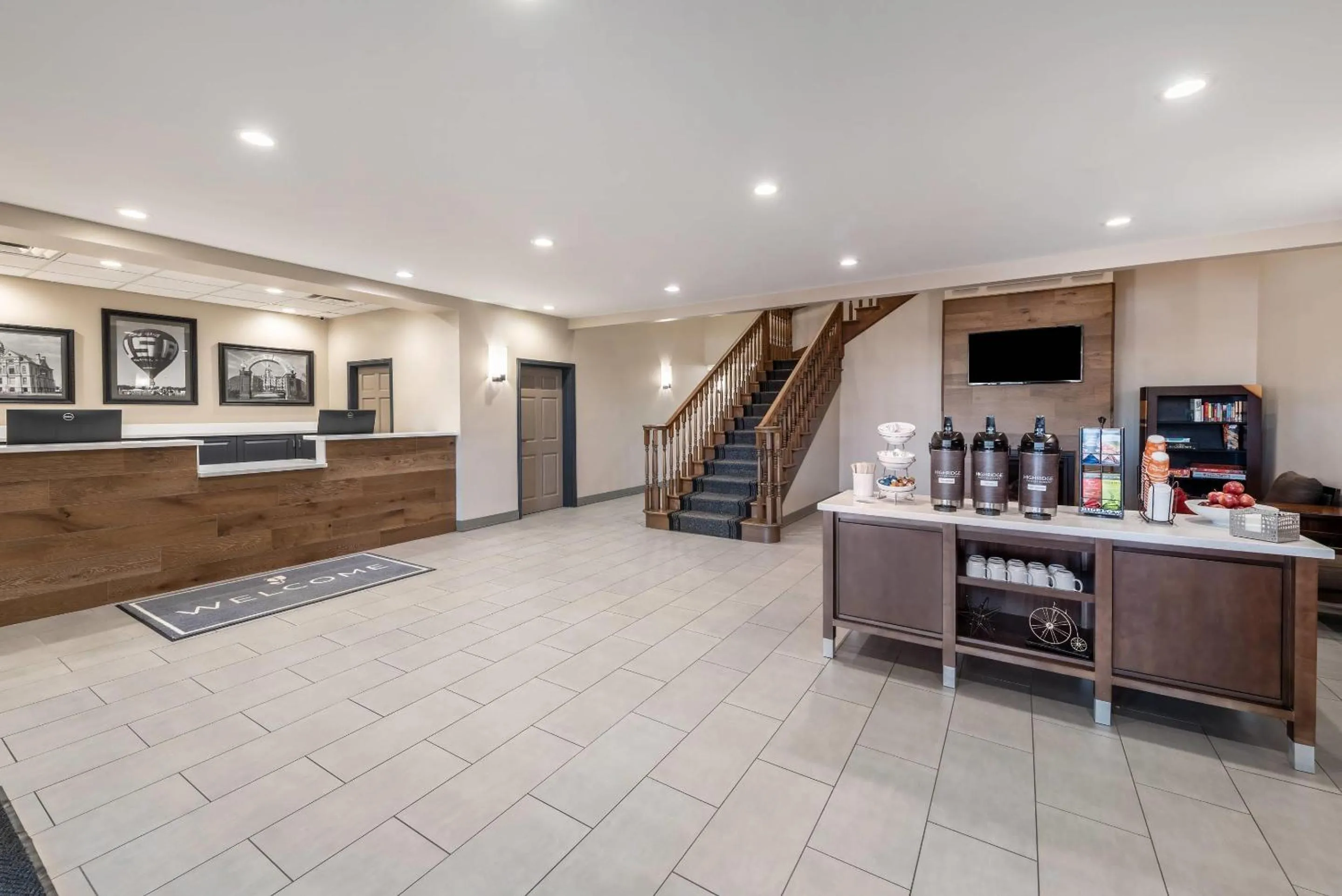 Coffee/tea facilities in Country Inn & Suites by Radisson, Findlay, OH