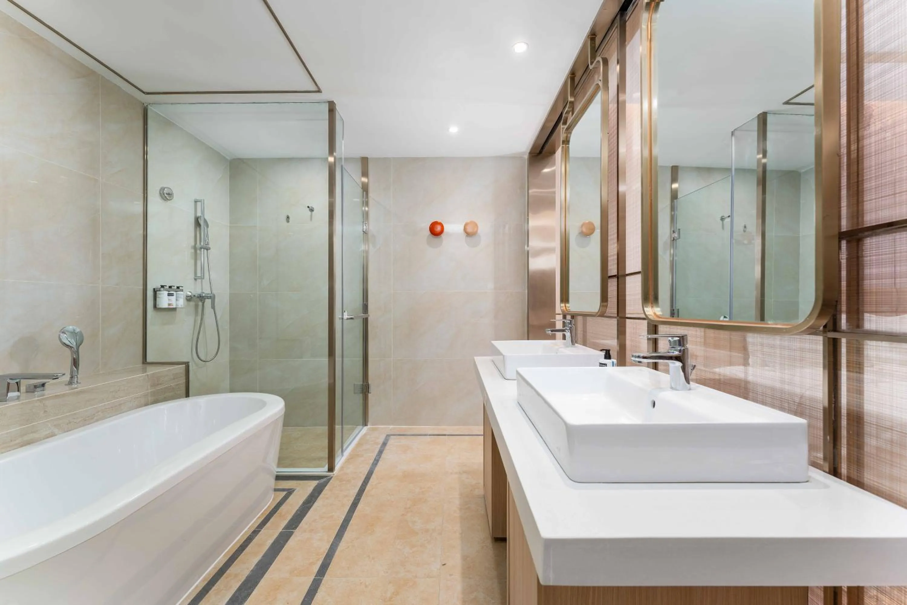 Toilet in Holiday Inn Express Weifang City Center by IHG