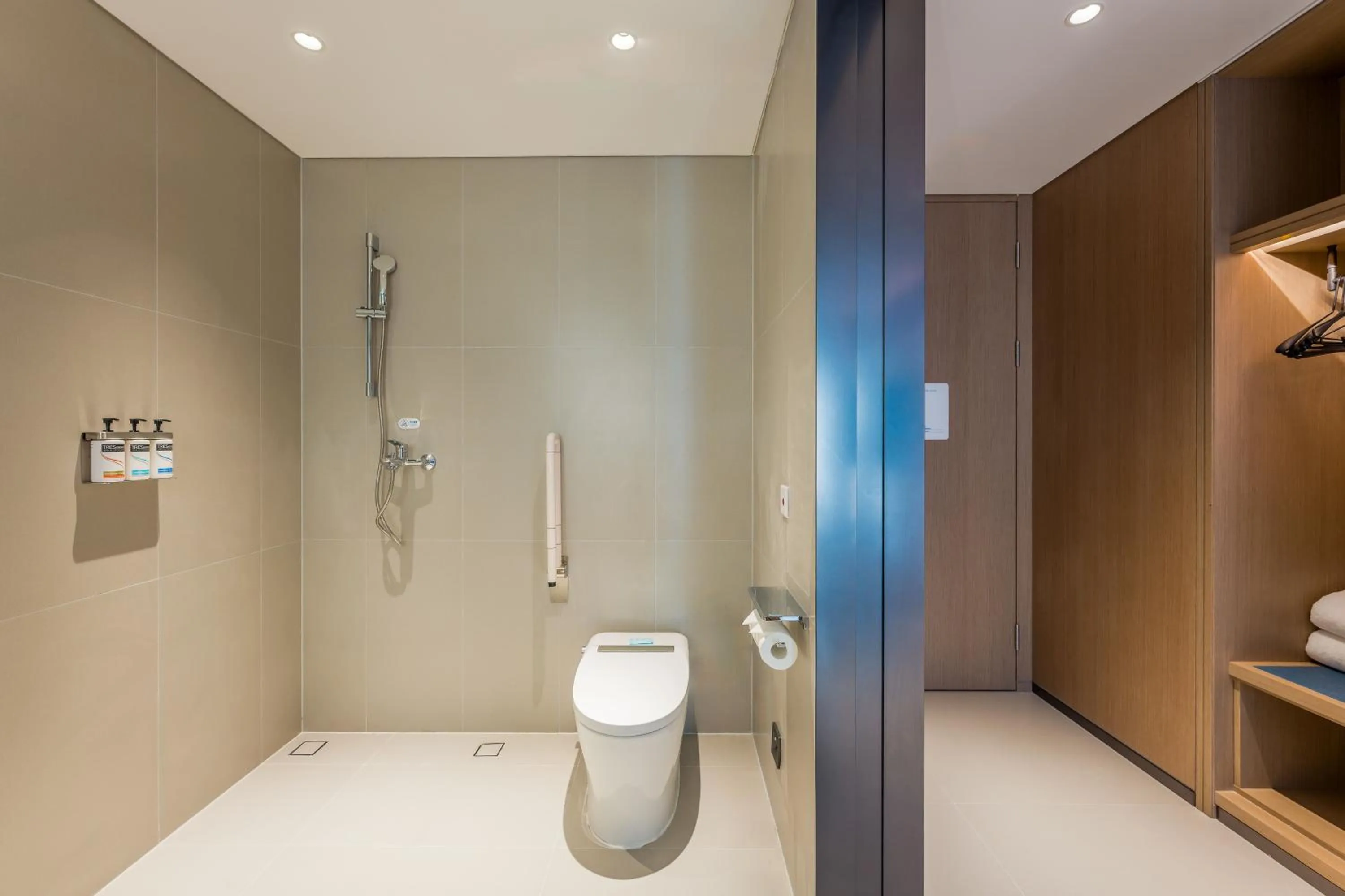 Bathroom in Holiday Inn Express Heze City Center, an IHG Hotel