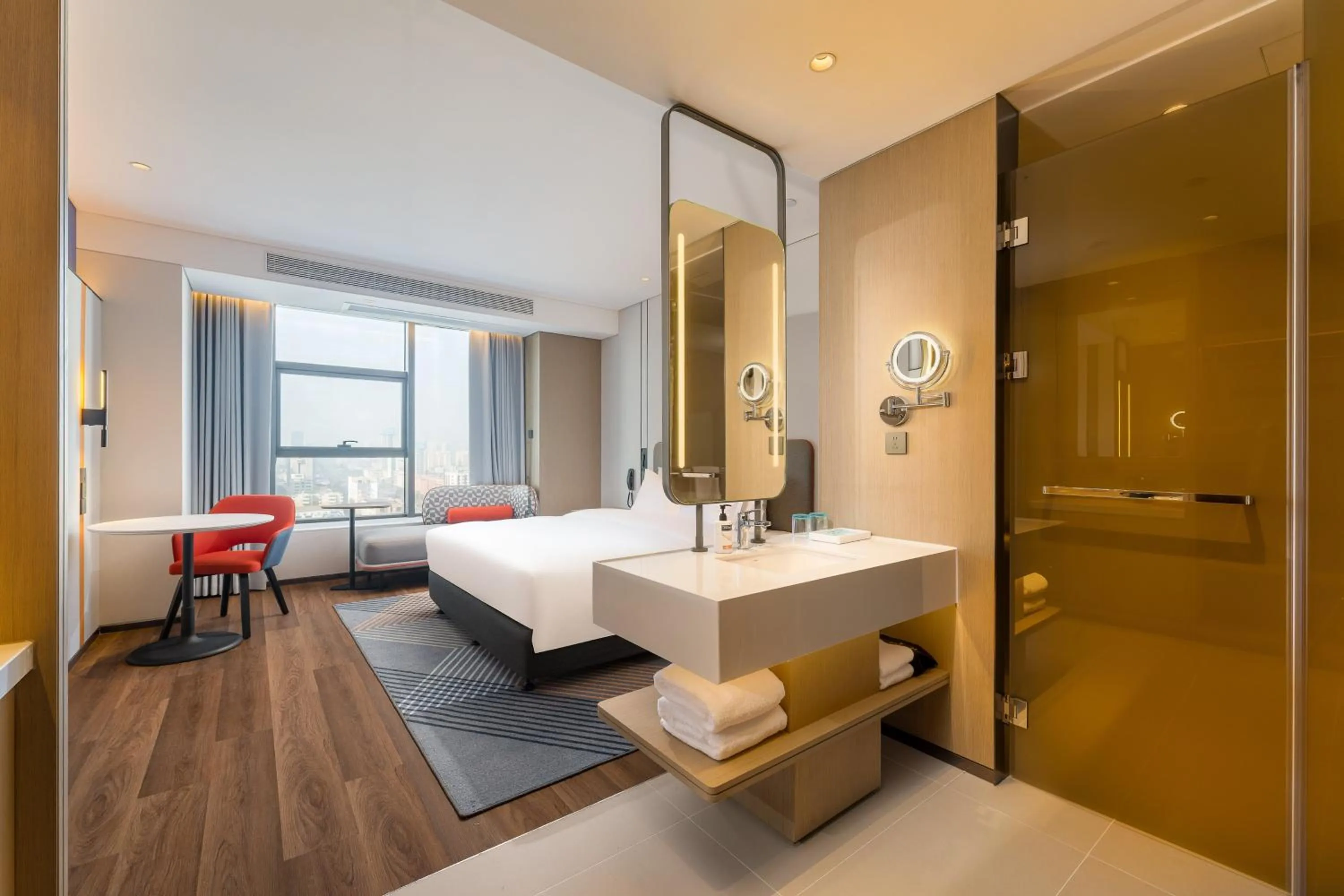 Photo of the whole room, Bathroom in Holiday Inn Express Heze City Center, an IHG Hotel