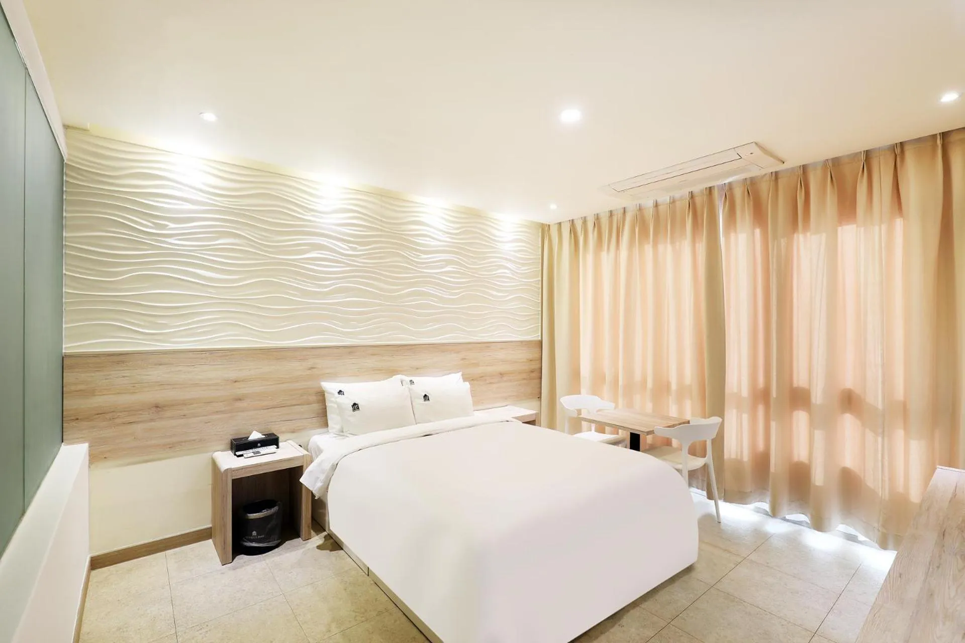 Photo of the whole room, Bed in Hotel The Sea Star