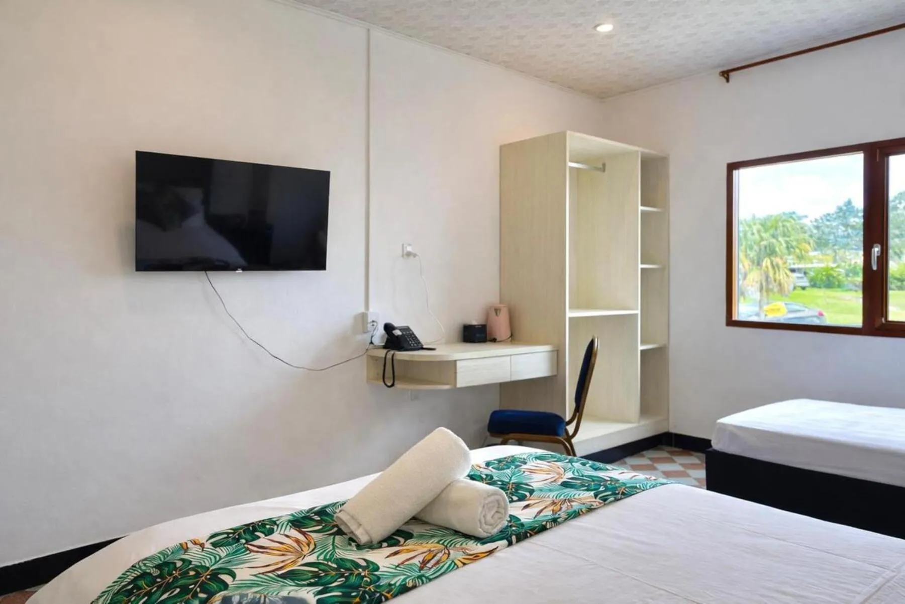 Communal lounge/ TV room, Bed in Crown Royale Hotel & Lounge