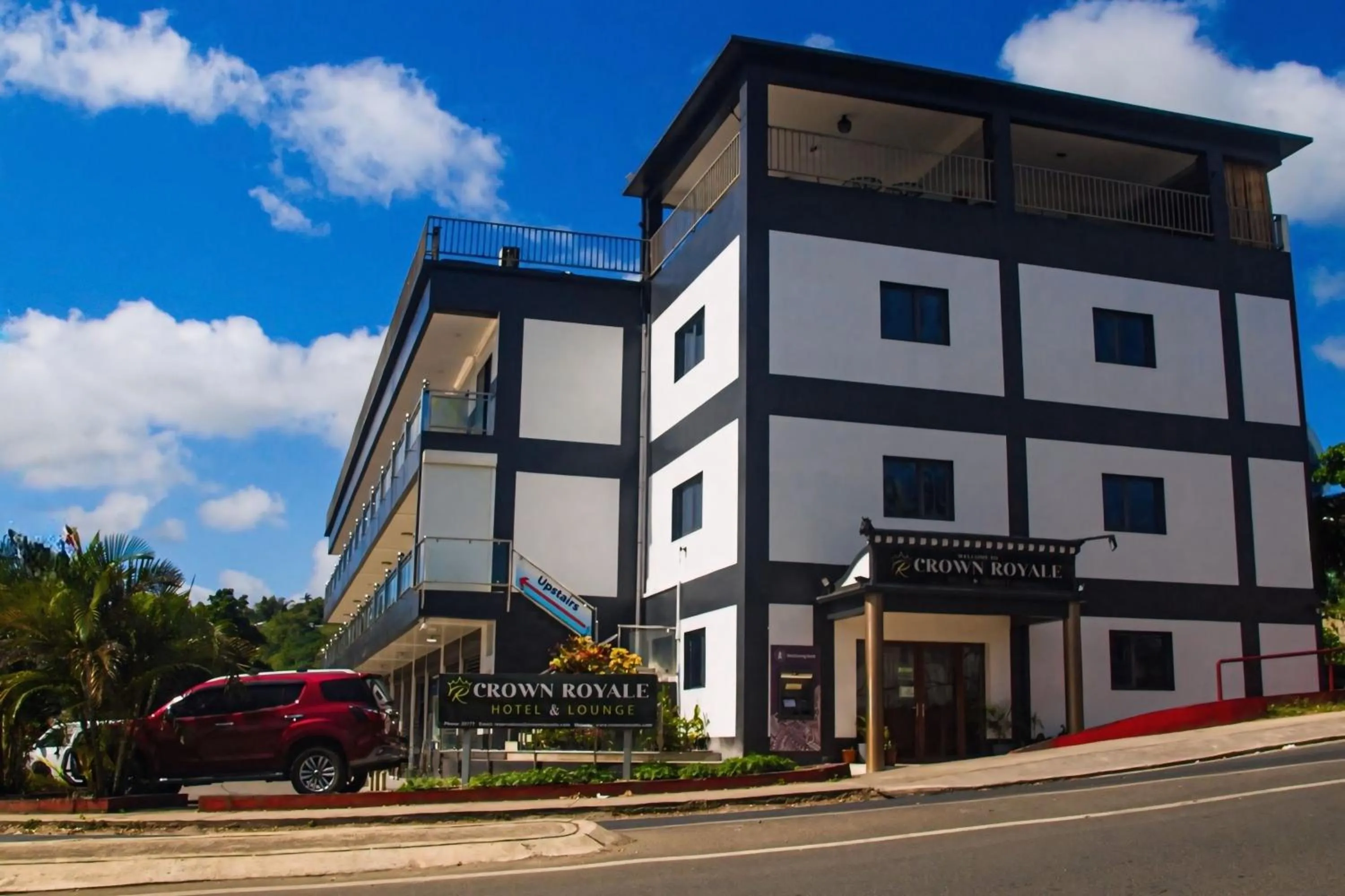 Crown Royale Hotel & Lounge