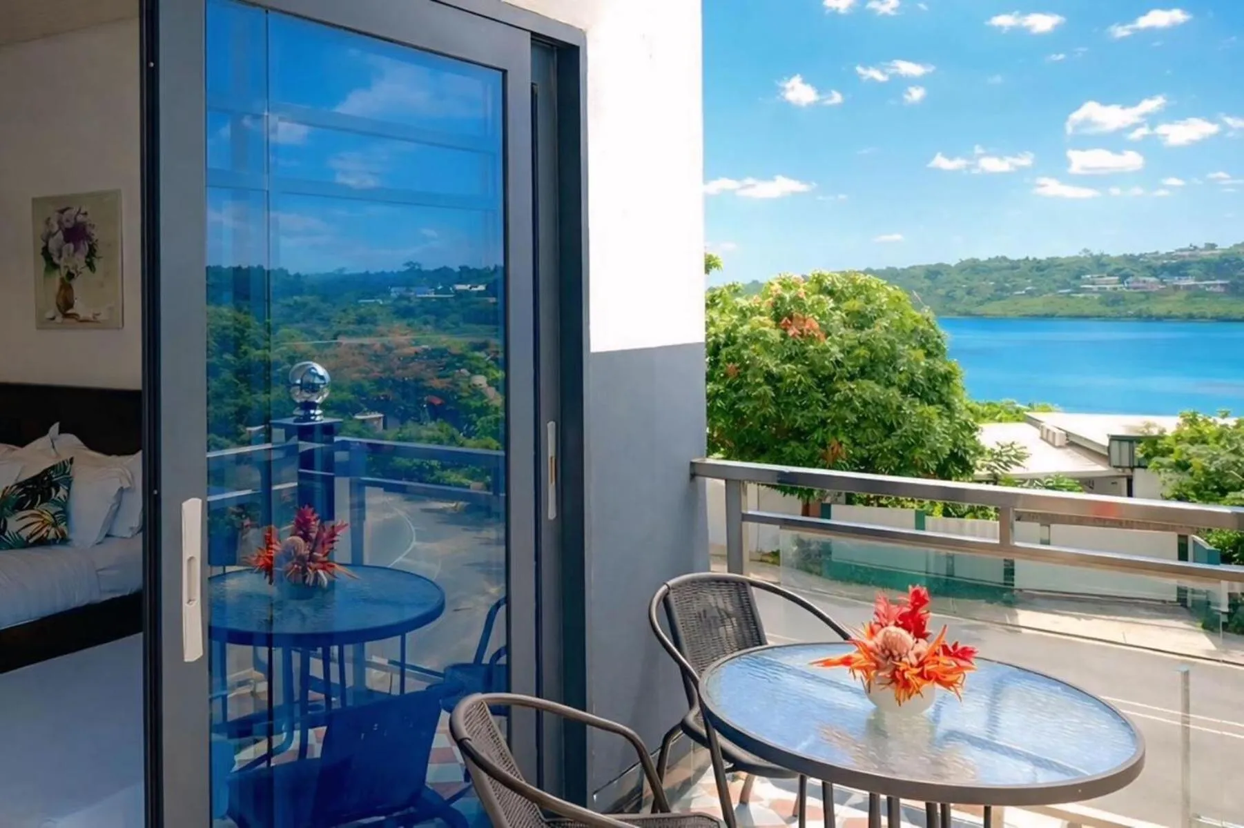 Day in Crown Royale Hotel & Lounge