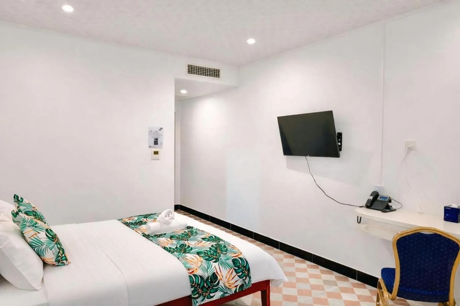 Communal lounge/ TV room, Bed in Crown Royale Hotel & Lounge