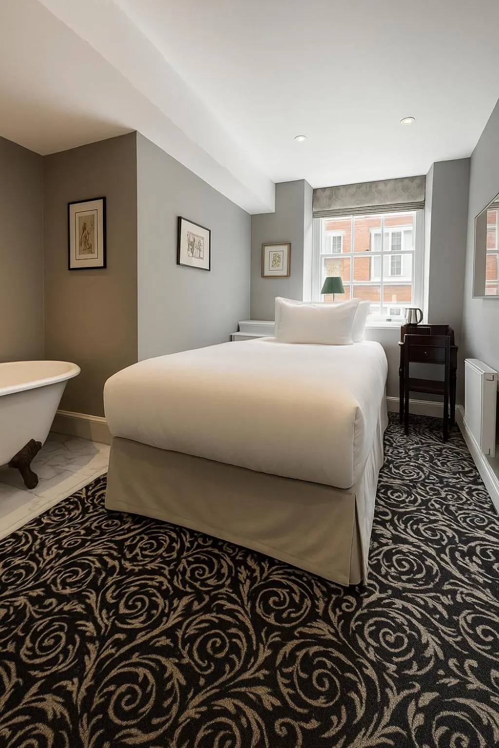Bed in No. 30 Knightsbridge
