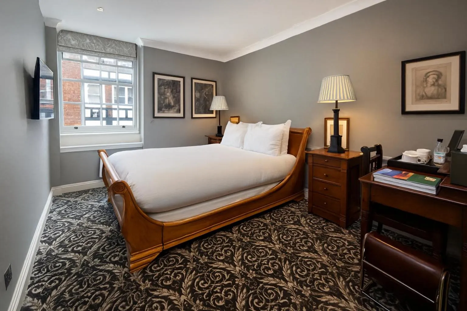 Bed in No. 30 Knightsbridge