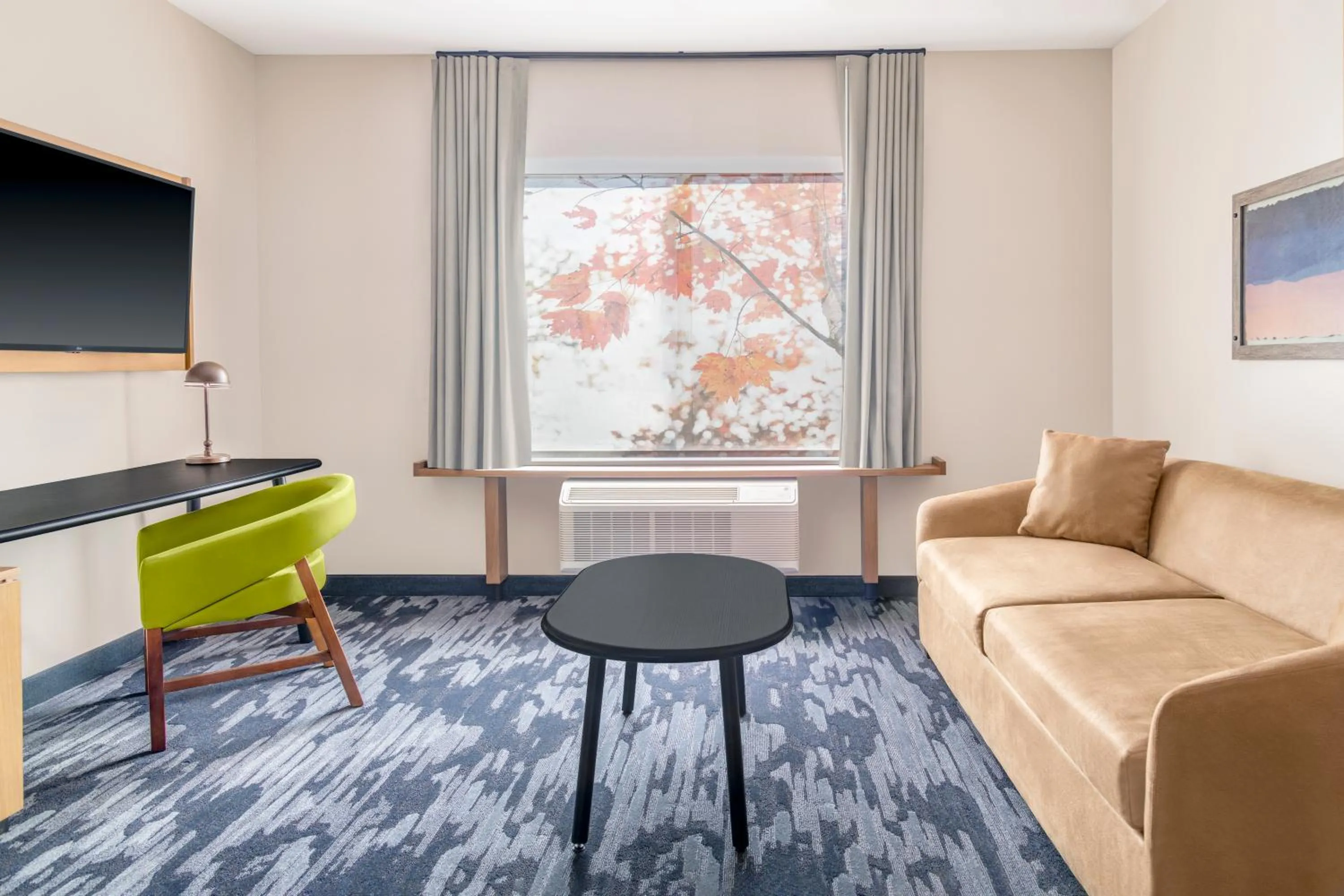 Communal lounge/ TV room in Fairfield by Marriott Inn & Suites Detroit Taylor