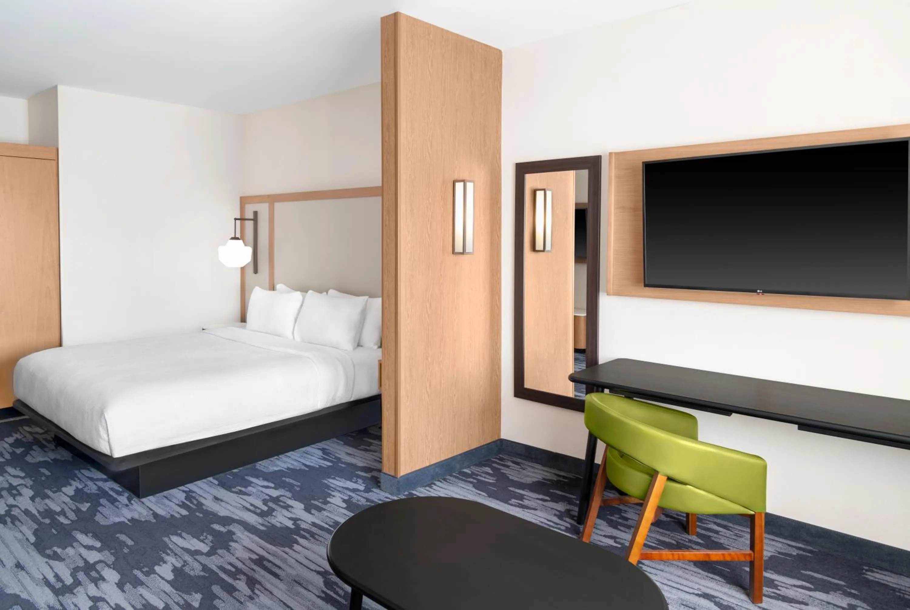 Communal lounge/ TV room, Bed in Fairfield by Marriott Inn & Suites Detroit Taylor