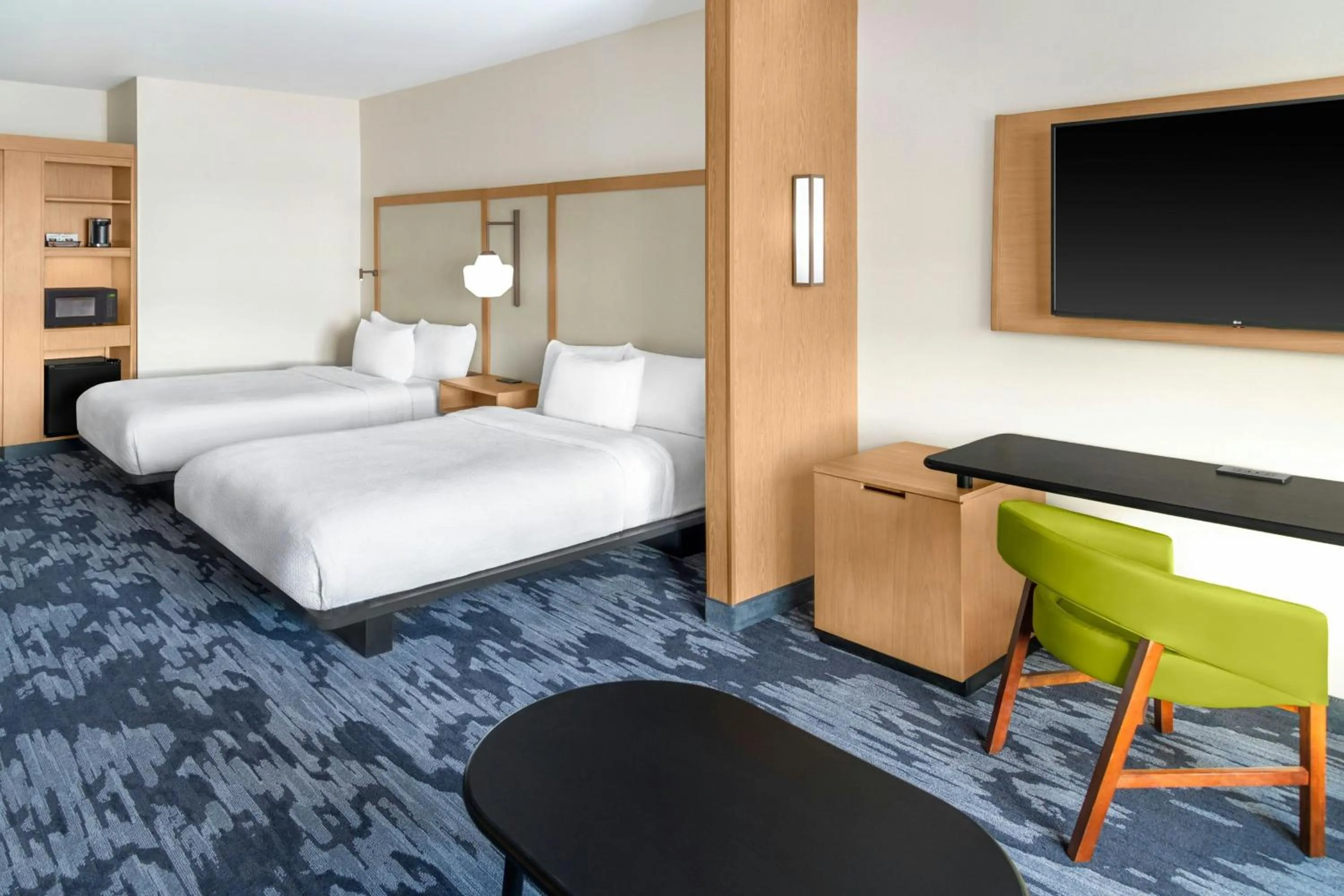 Living room, Bed in Fairfield by Marriott Inn & Suites Detroit Taylor