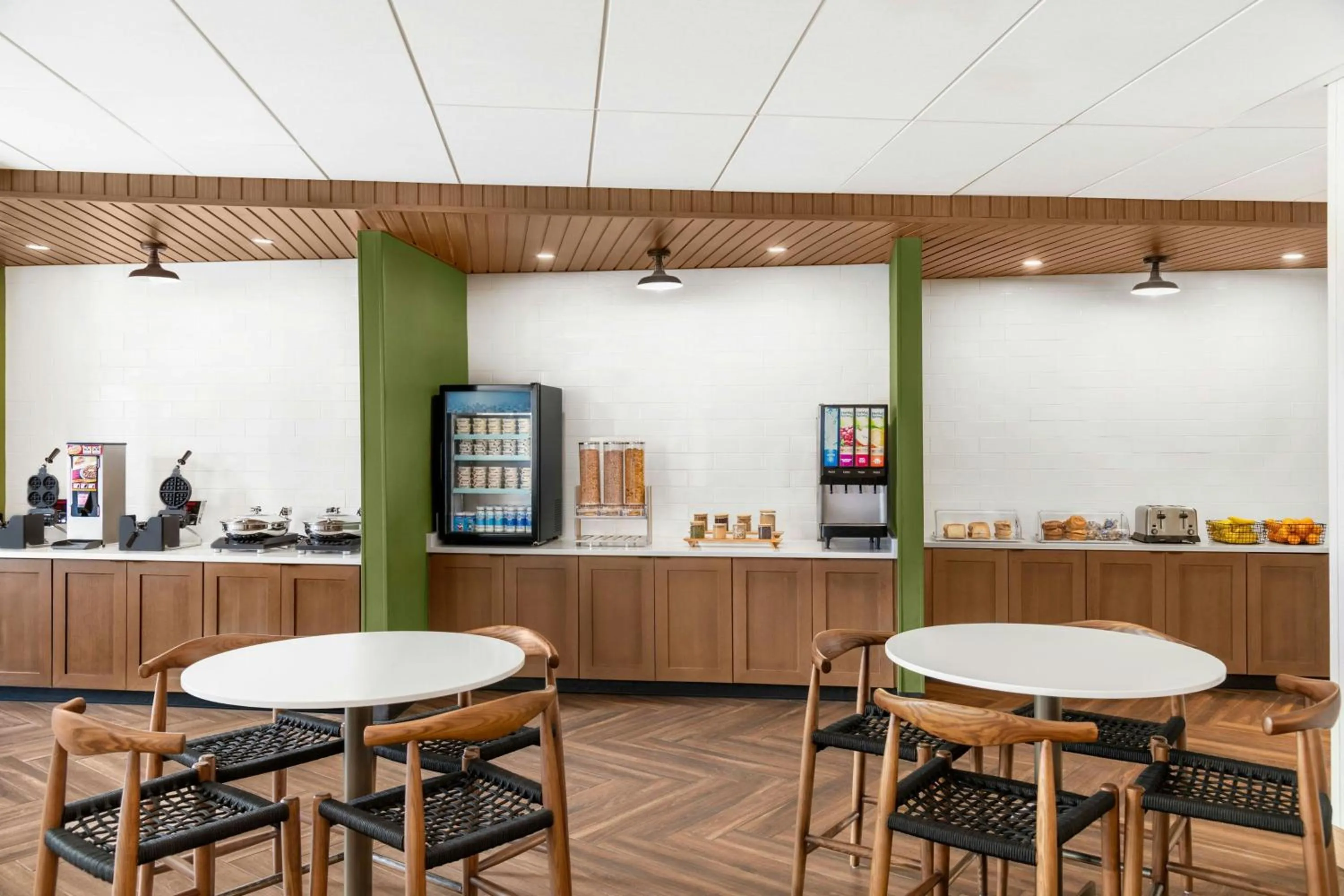 Breakfast in Fairfield by Marriott Inn & Suites Detroit Taylor