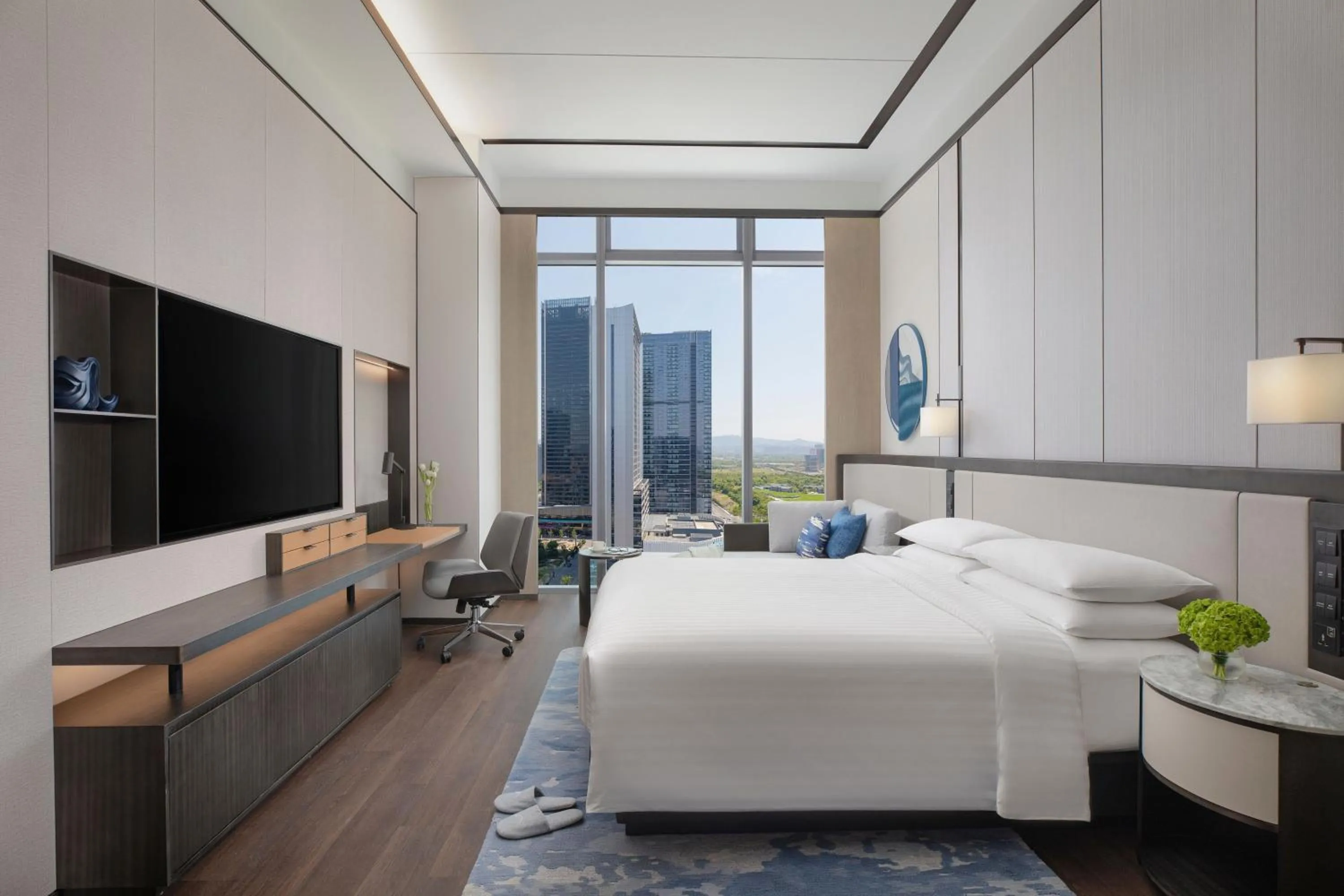 Photo of the whole room, Bed in Marriott Executive Apartments Hangzhou