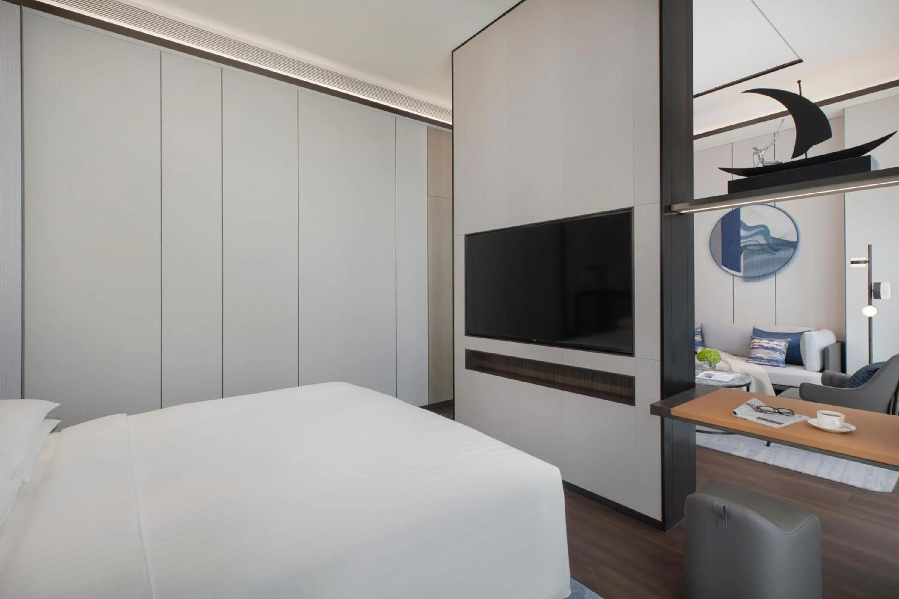 Photo of the whole room, Bed in Marriott Executive Apartments Hangzhou