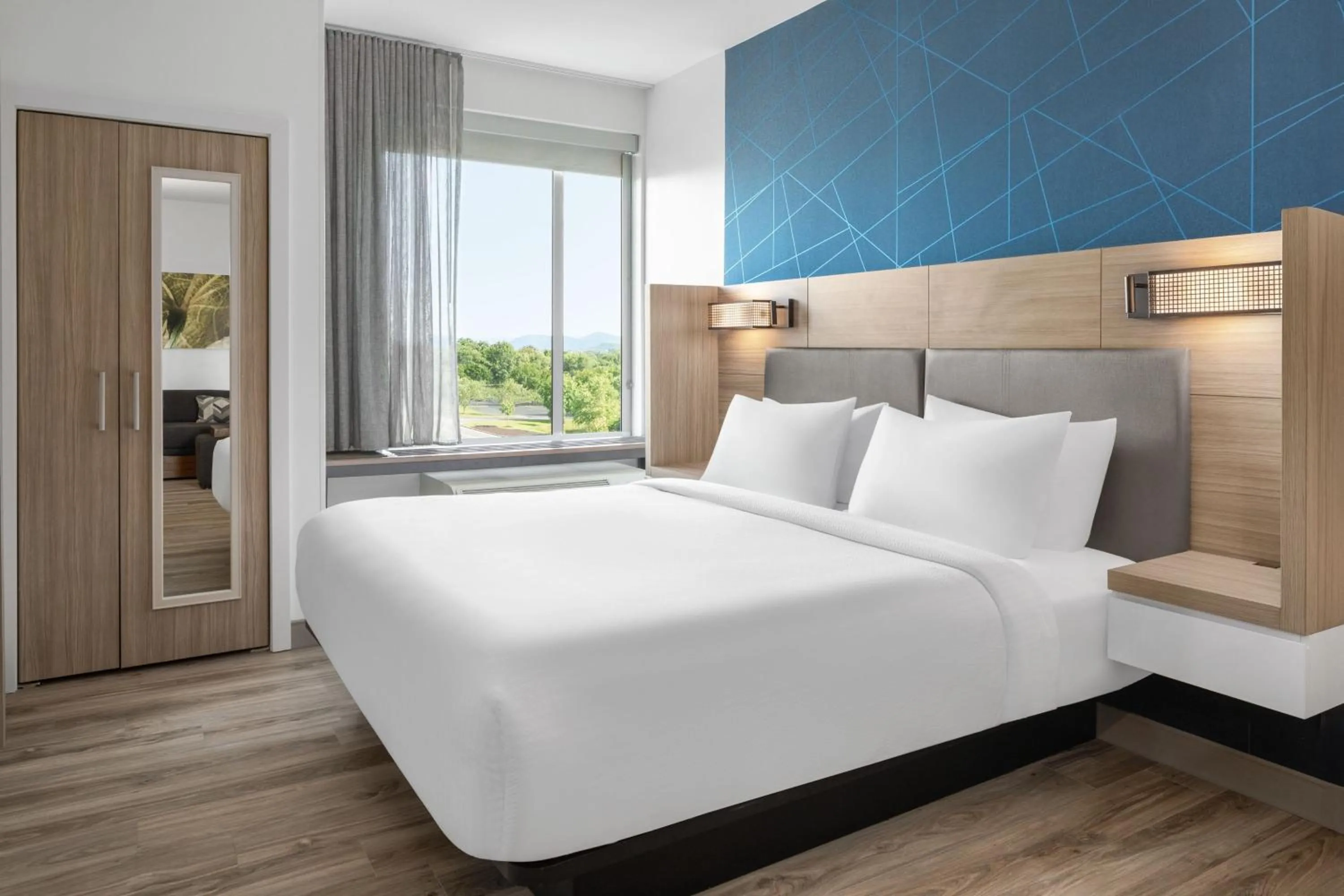 Photo of the whole room, Bed in SpringHill Suites by Marriott Roanoke North