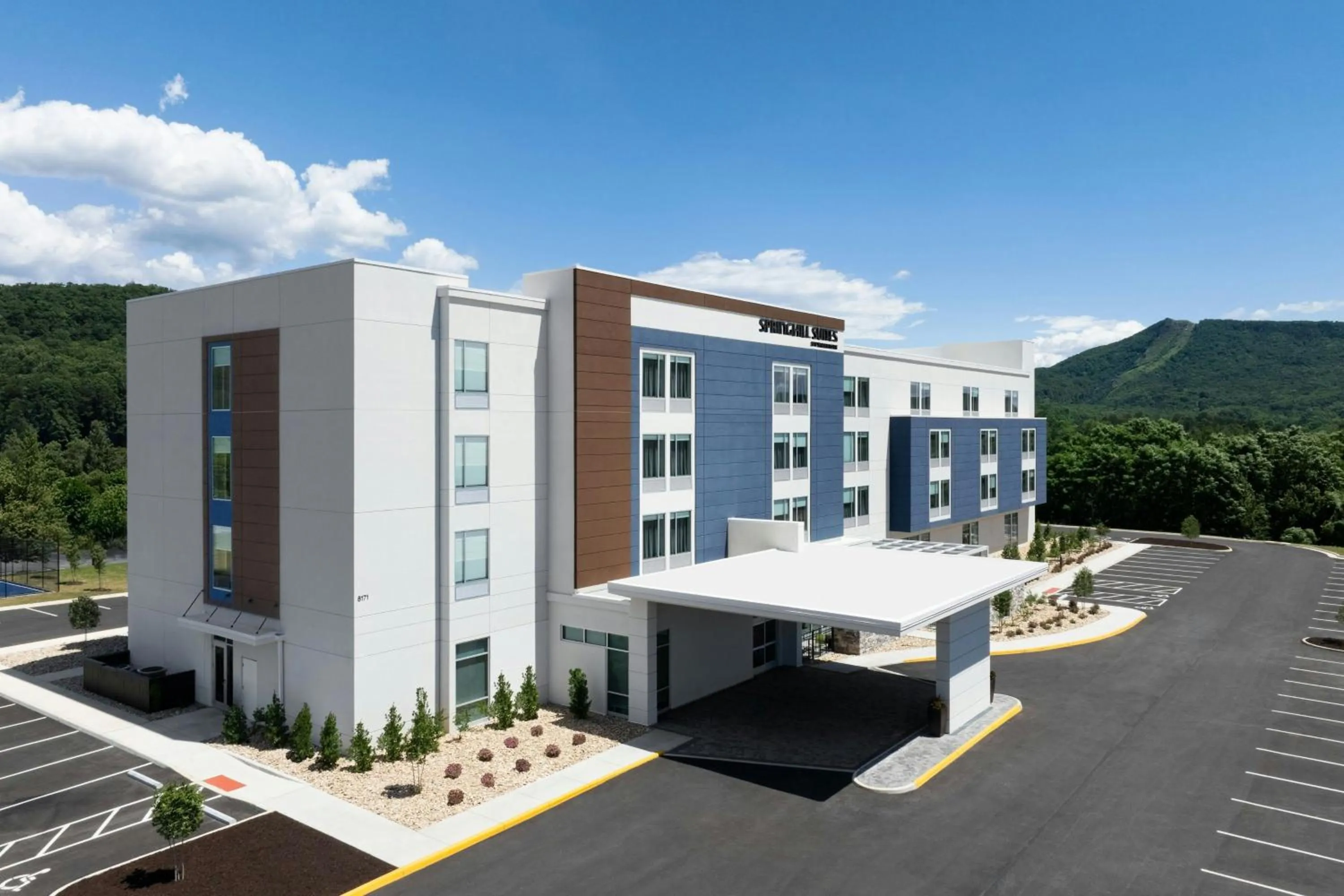 Property building in SpringHill Suites by Marriott Roanoke North