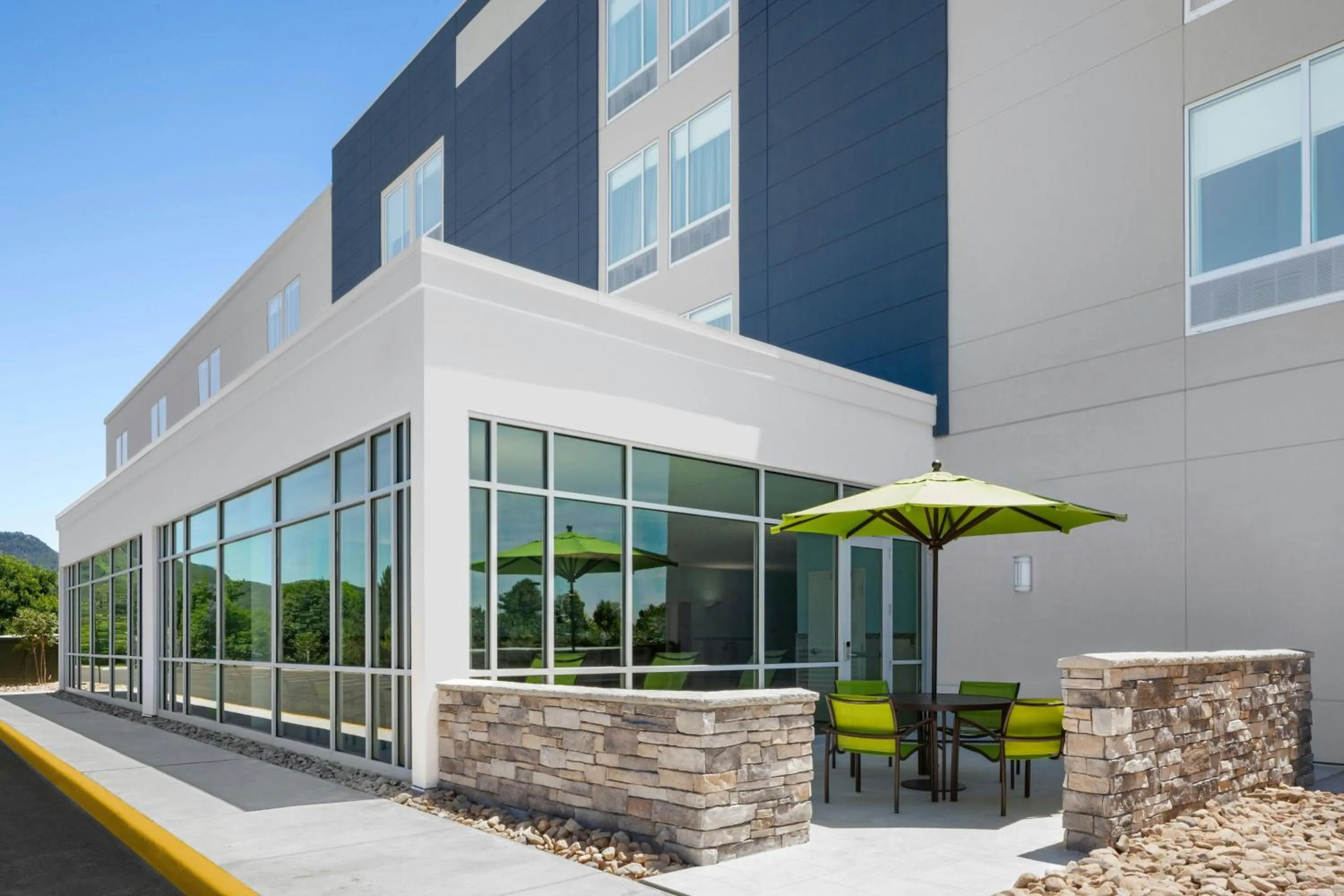 Swimming pool in SpringHill Suites by Marriott Roanoke North