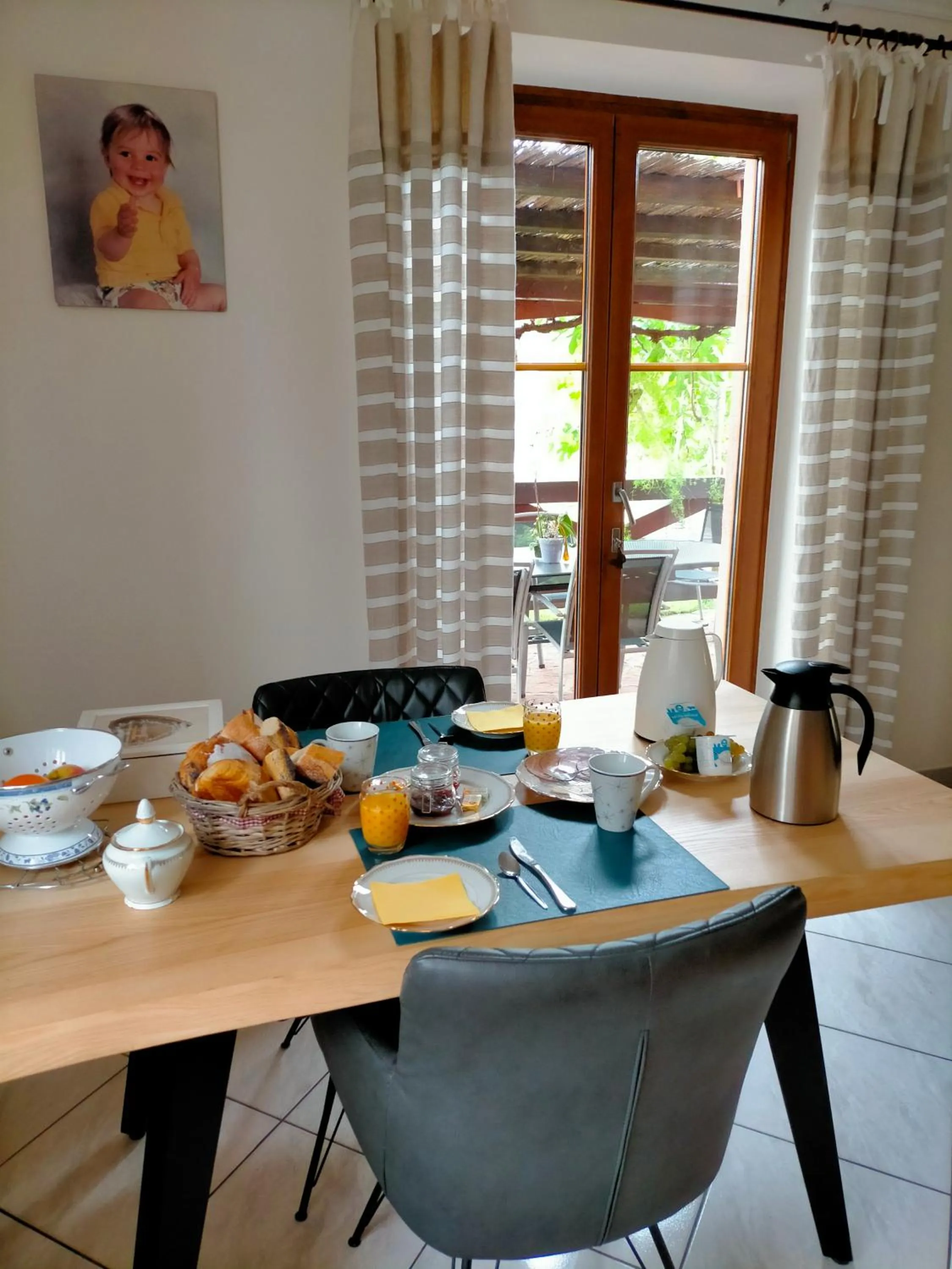 Coffee/tea facilities in Chez Yolande