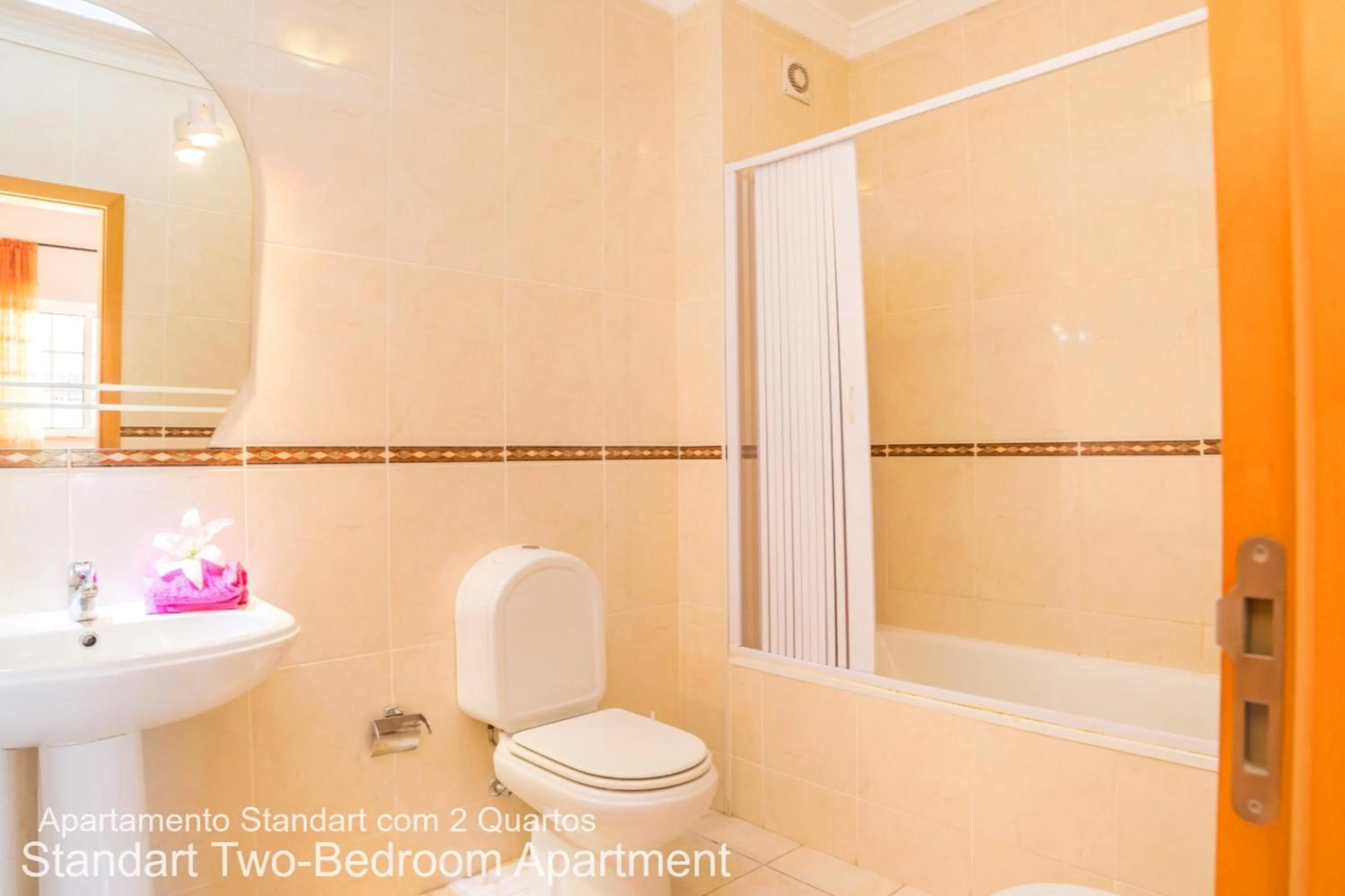 Bathroom in Akisol Albufeira Ocean II