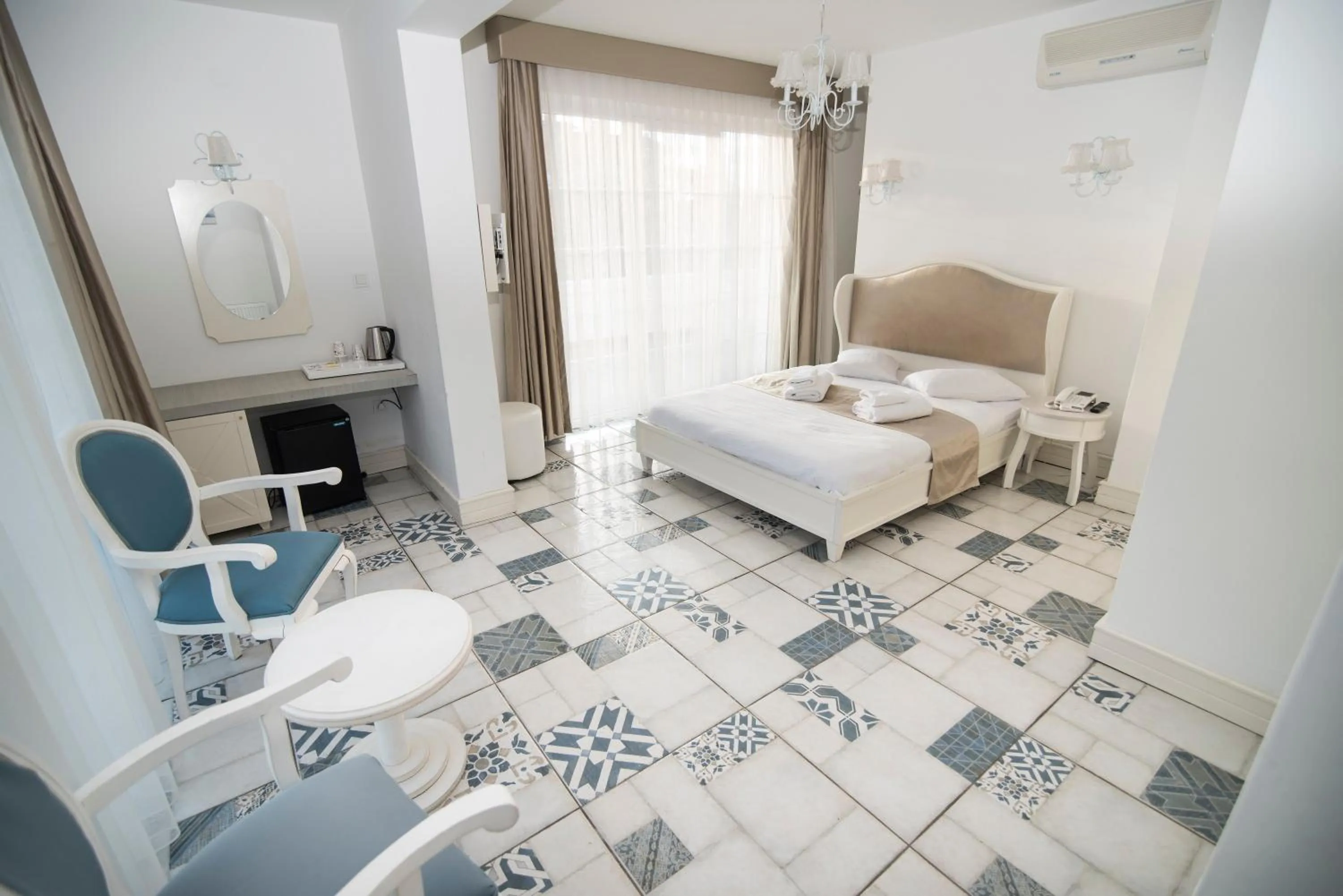 Photo of the whole room, Bed in Buyukada Cankaya Hotel