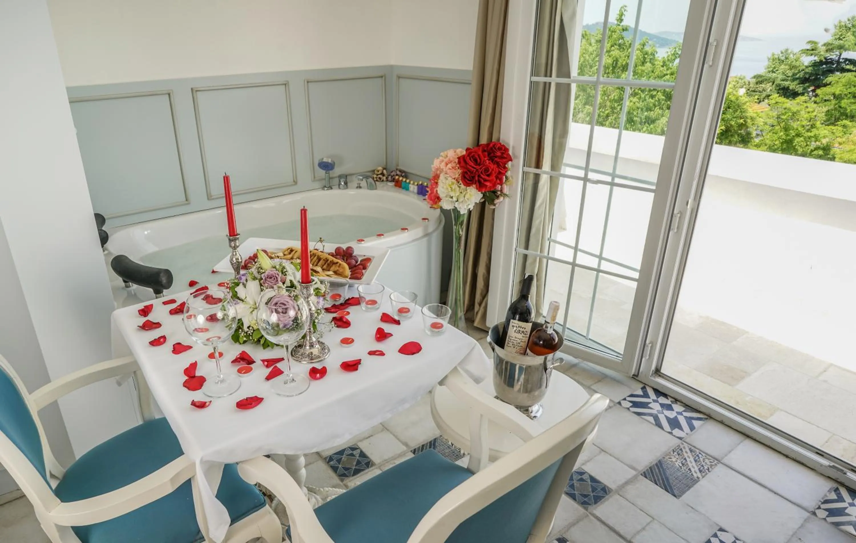 Balcony/Terrace in Buyukada Cankaya Hotel