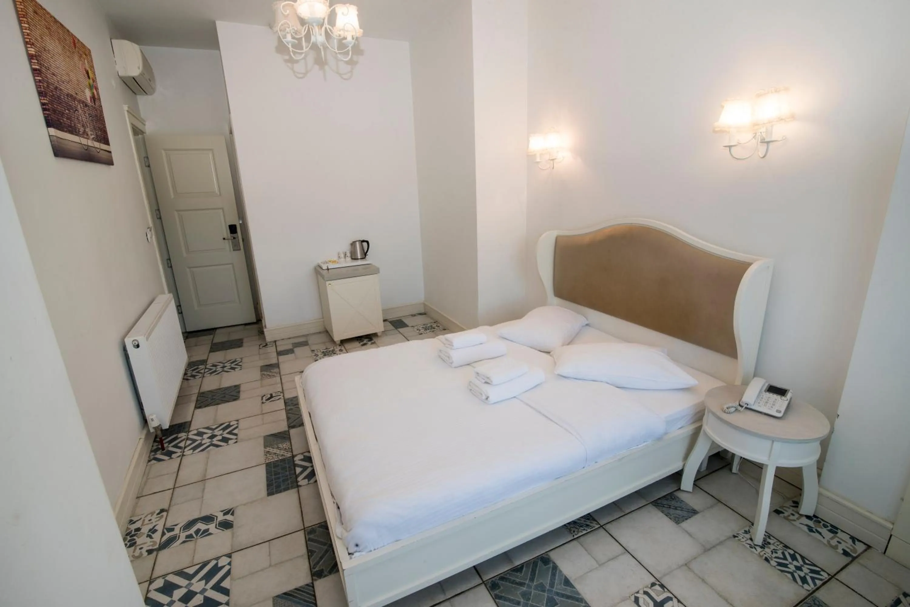 Photo of the whole room, Bed in Buyukada Cankaya Hotel