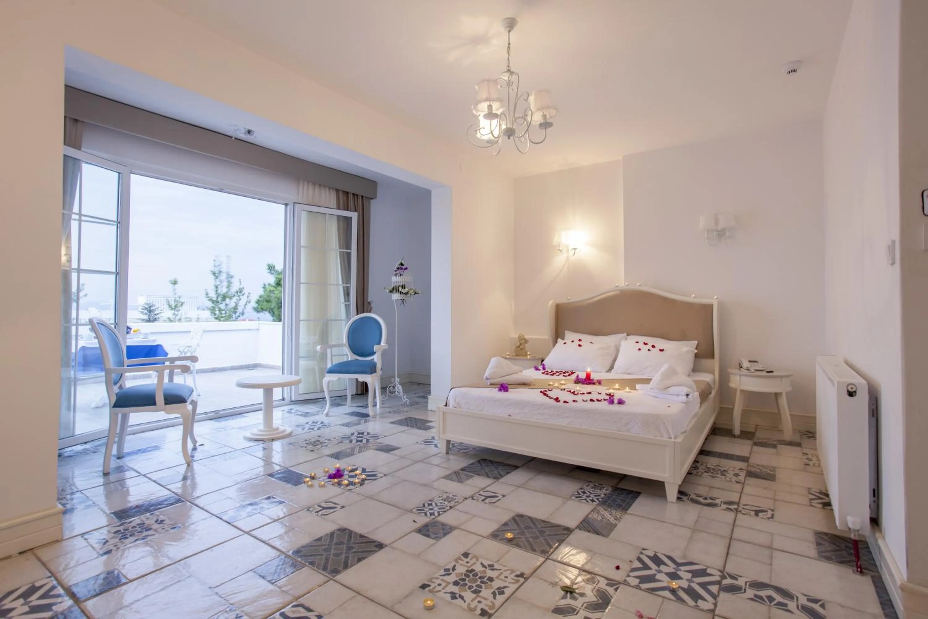 Bed in Buyukada Cankaya Hotel