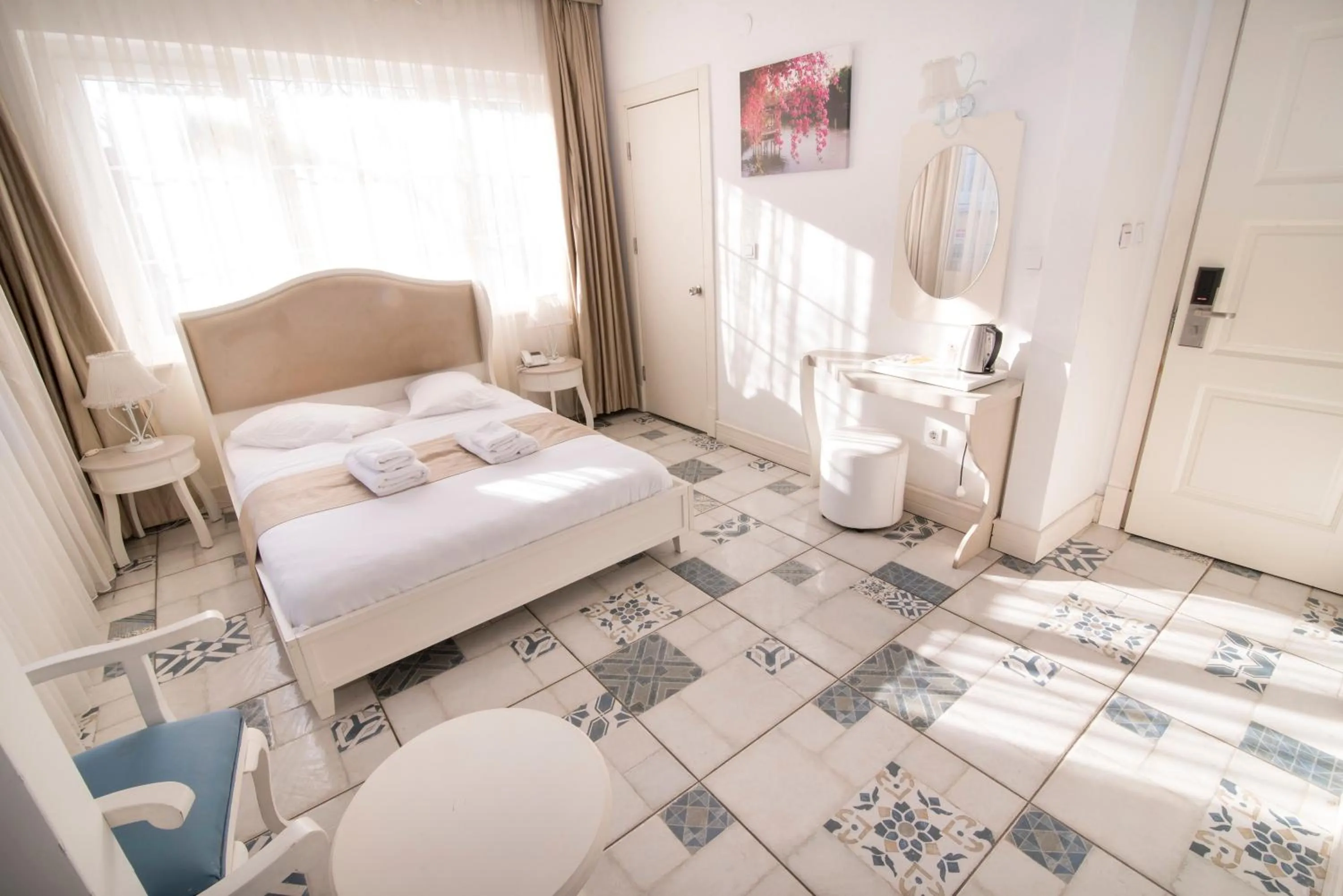 Photo of the whole room in Buyukada Cankaya Hotel