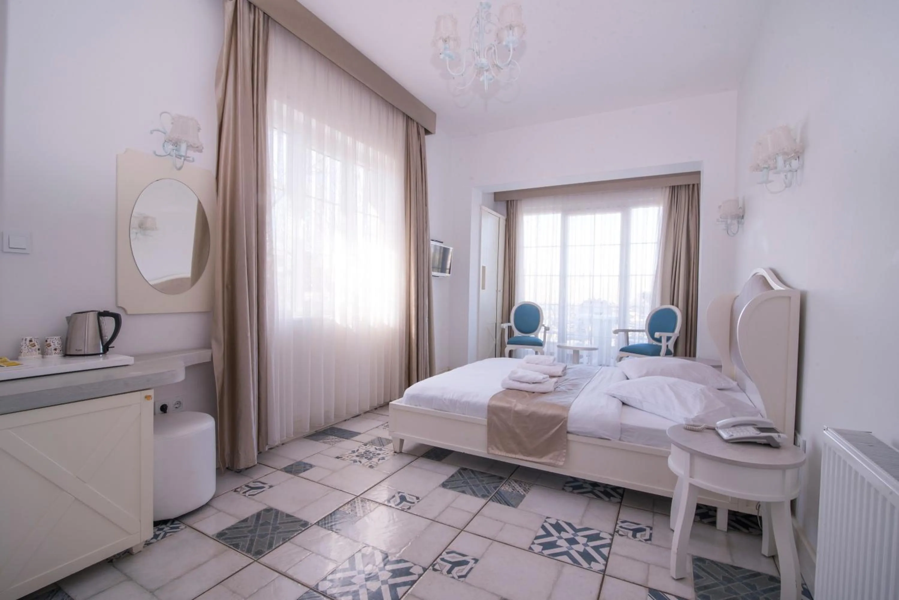 Photo of the whole room, Bed in Buyukada Cankaya Hotel