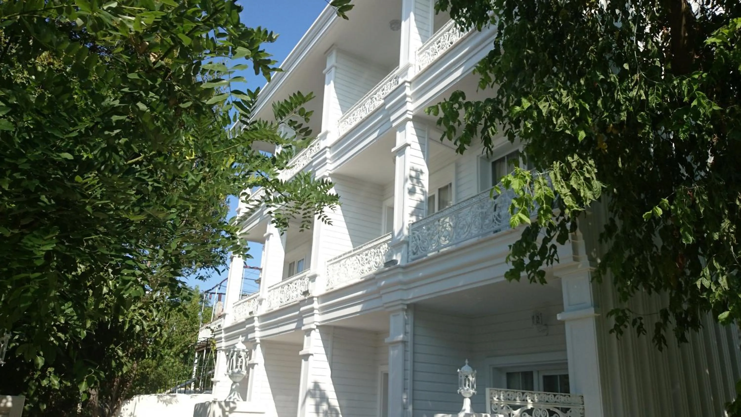 Facade/entrance in Buyukada Cankaya Hotel