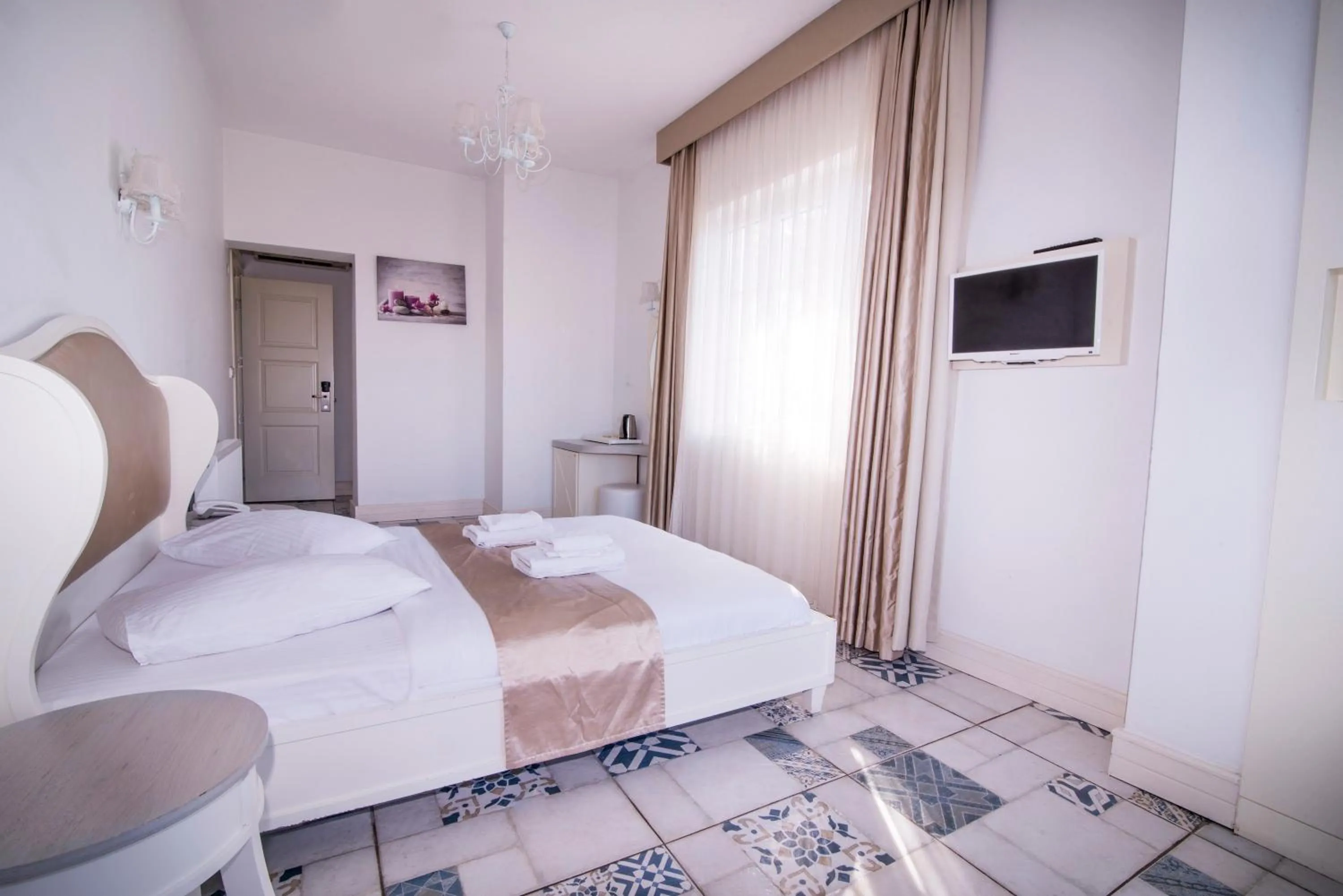 Photo of the whole room, Bed in Buyukada Cankaya Hotel