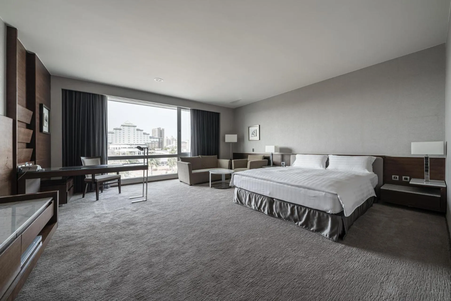 Bed in Taipung Suites