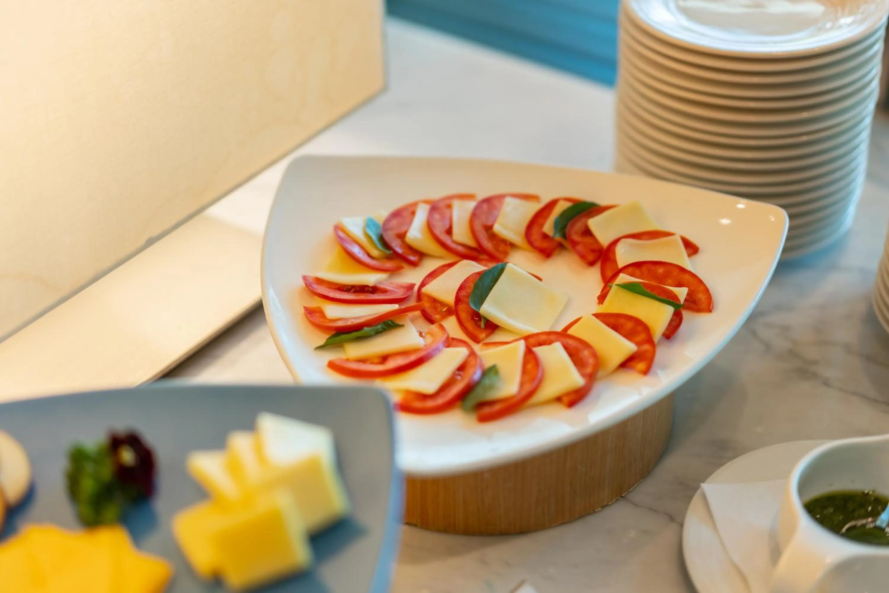 Restaurant/places to eat in Taipung Suites